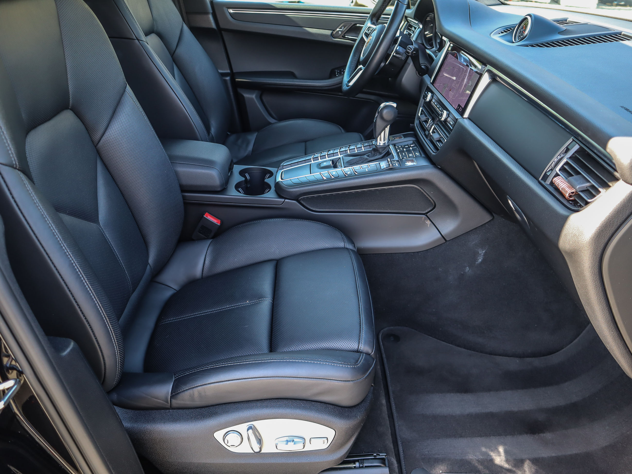 2021 Porsche Macan in Vancouver, British Columbia