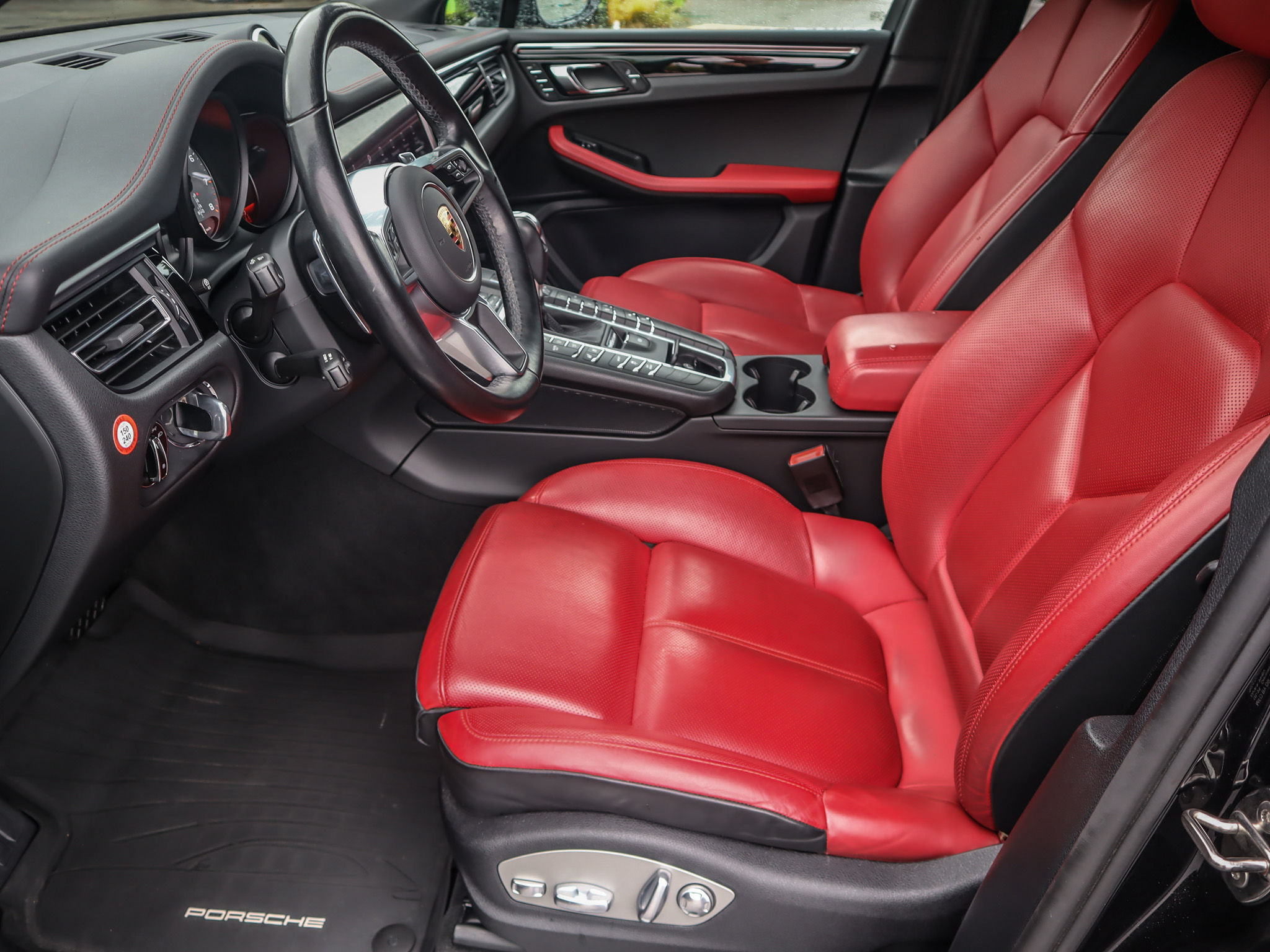 2021 Porsche Macan in Vancouver, British Columbia