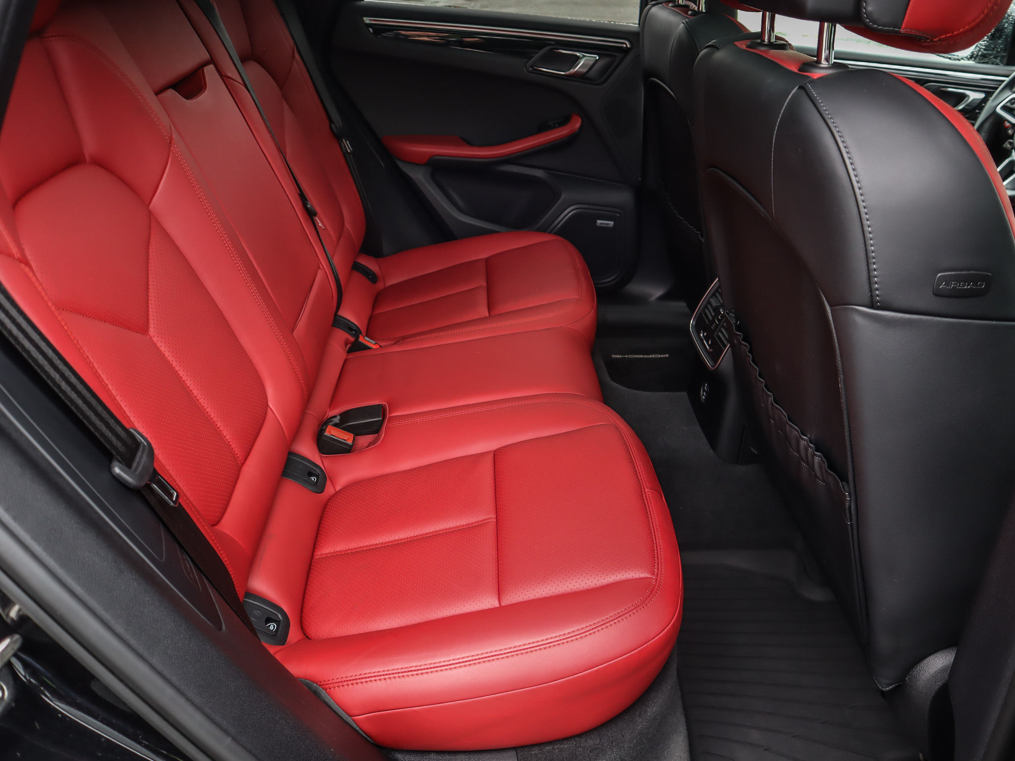 2021 Porsche Macan in Vancouver, British Columbia