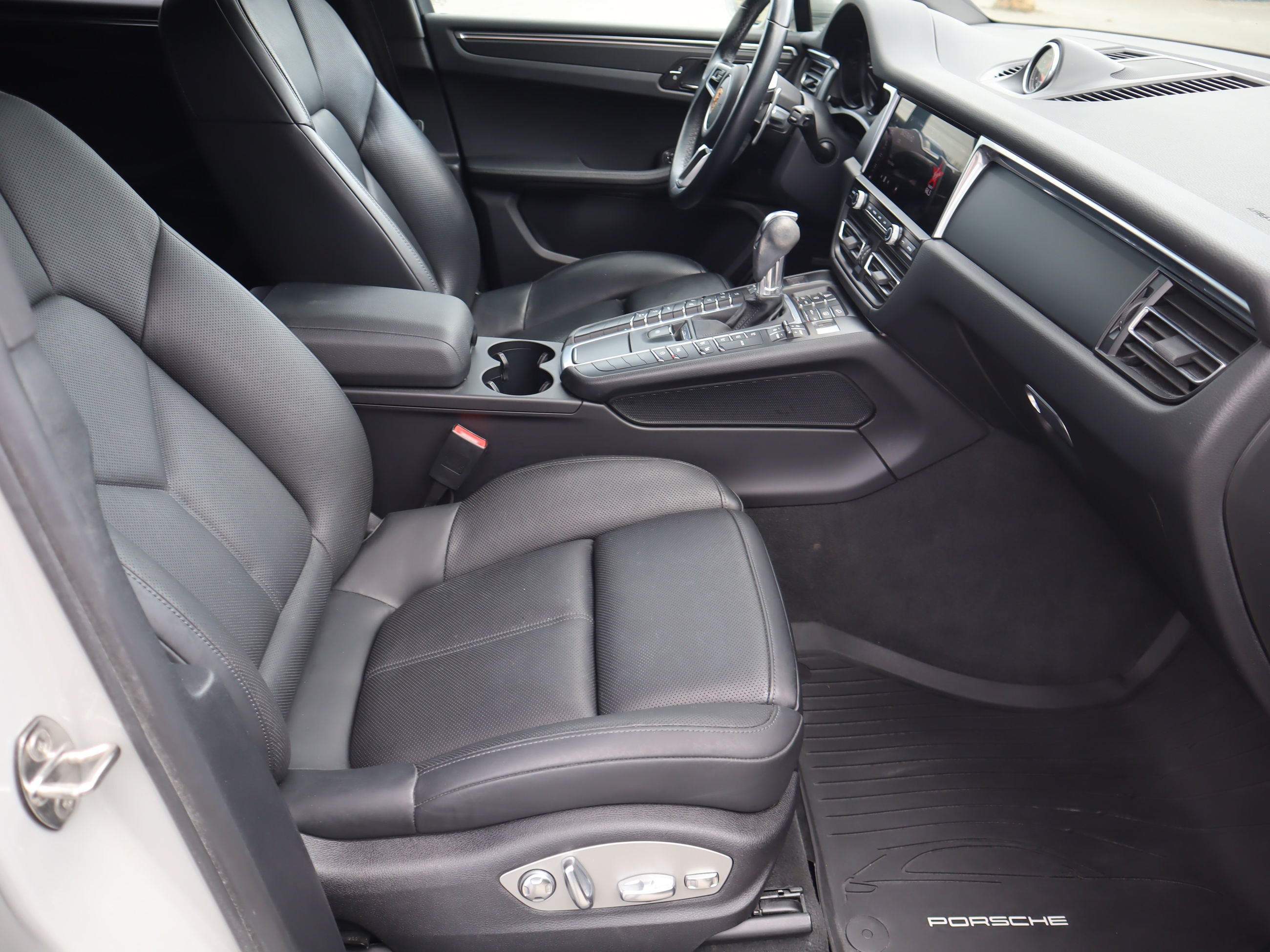 Porsche Macan  2021 à Vancouver, Colombie-Britannique