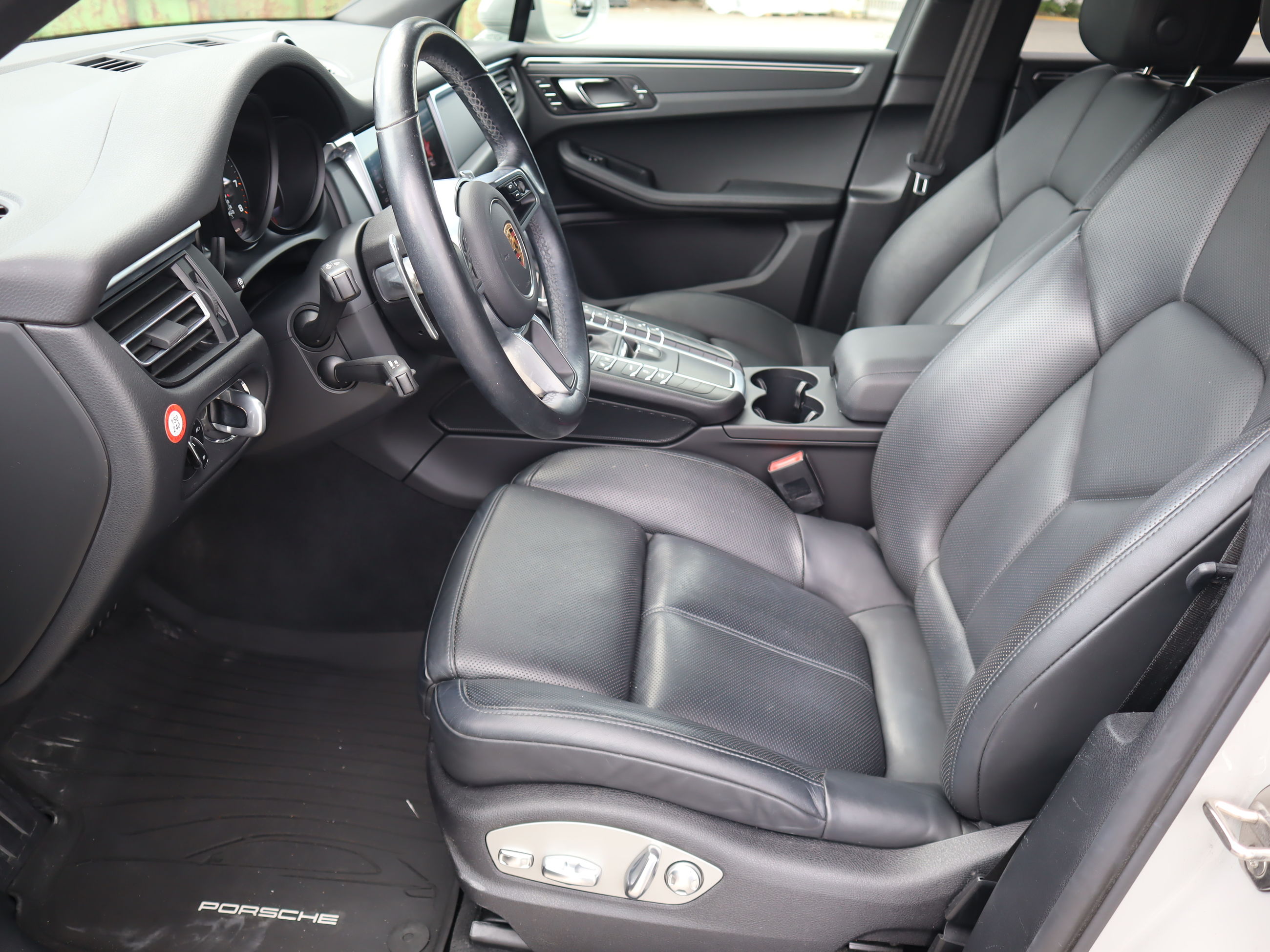 Porsche Macan  2021 à Vancouver, Colombie-Britannique