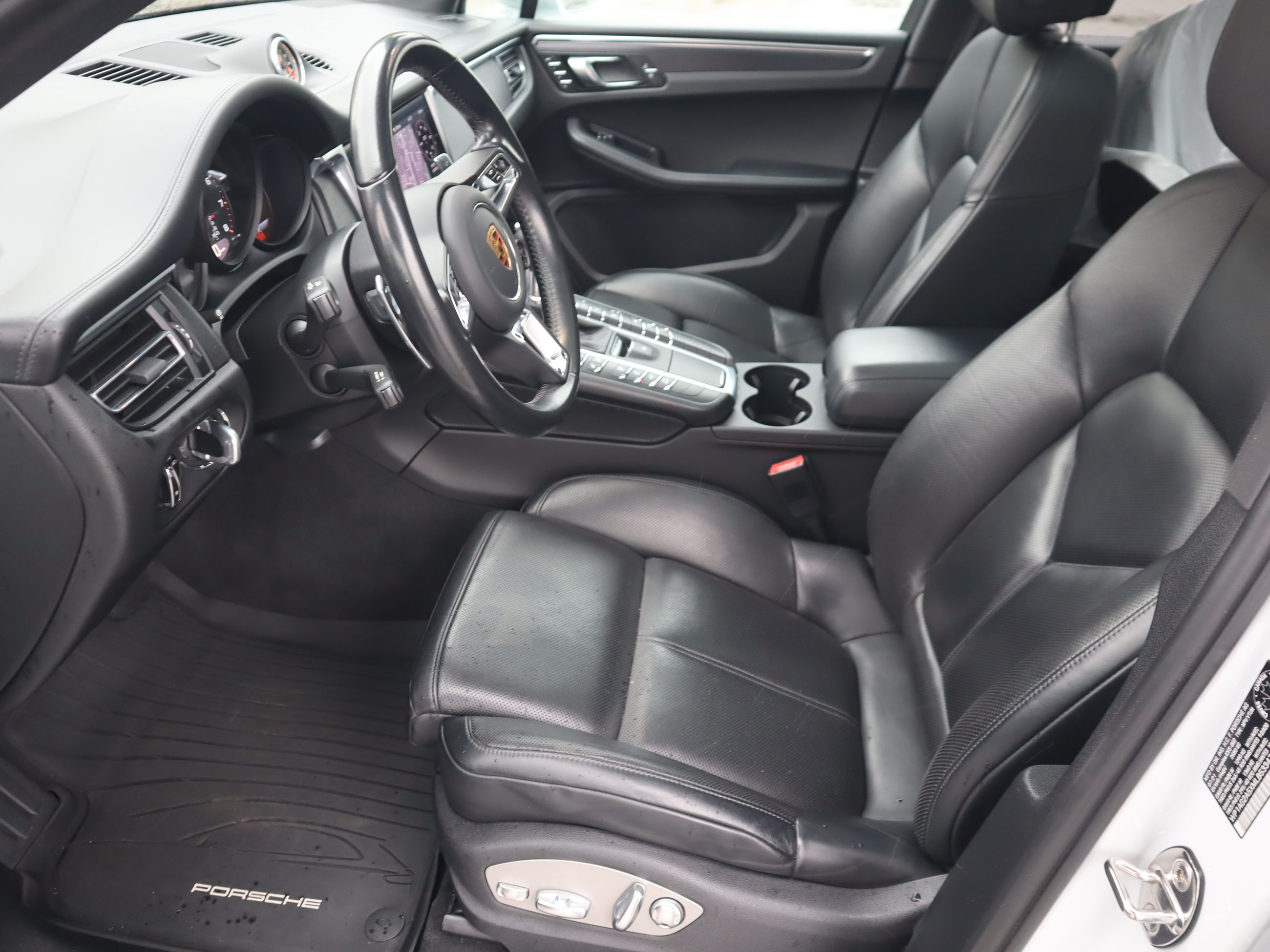 Porsche Macan  2021 à Vancouver, Colombie-Britannique