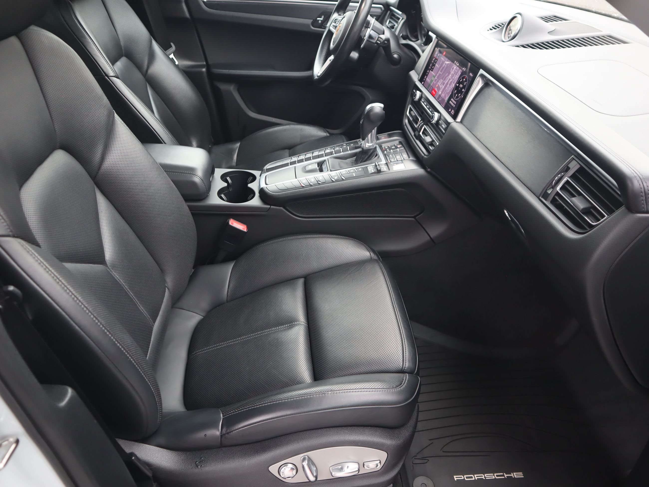 Porsche Macan  2021 à Vancouver, Colombie-Britannique