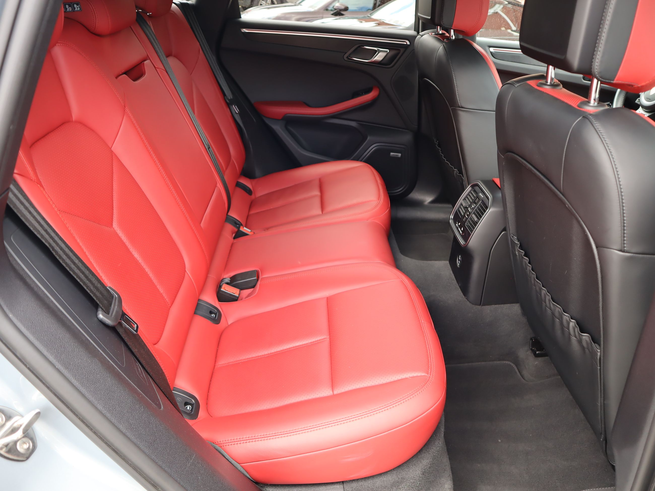 2021 Porsche Macan in Vancouver, British Columbia