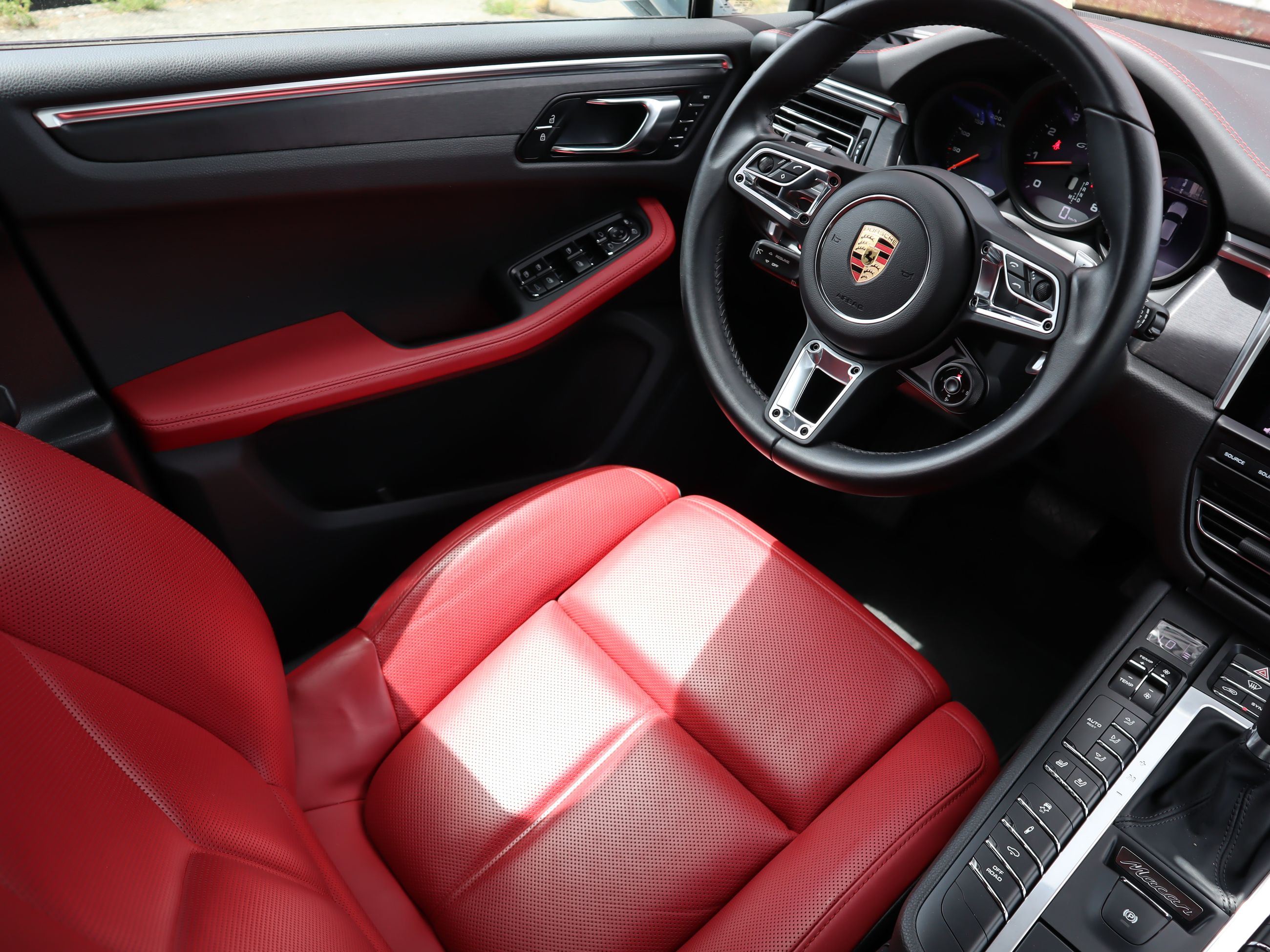 2021 Porsche Macan in Vancouver, British Columbia
