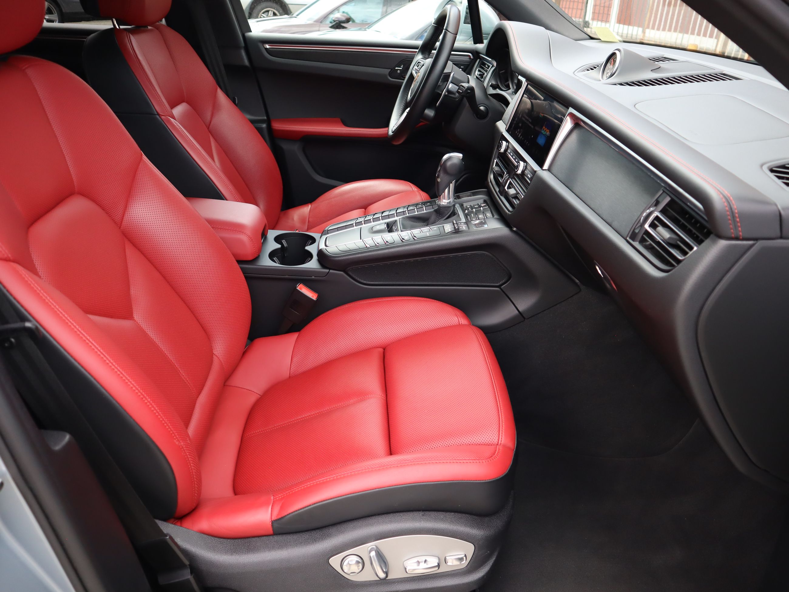 2021 Porsche Macan in Vancouver, British Columbia