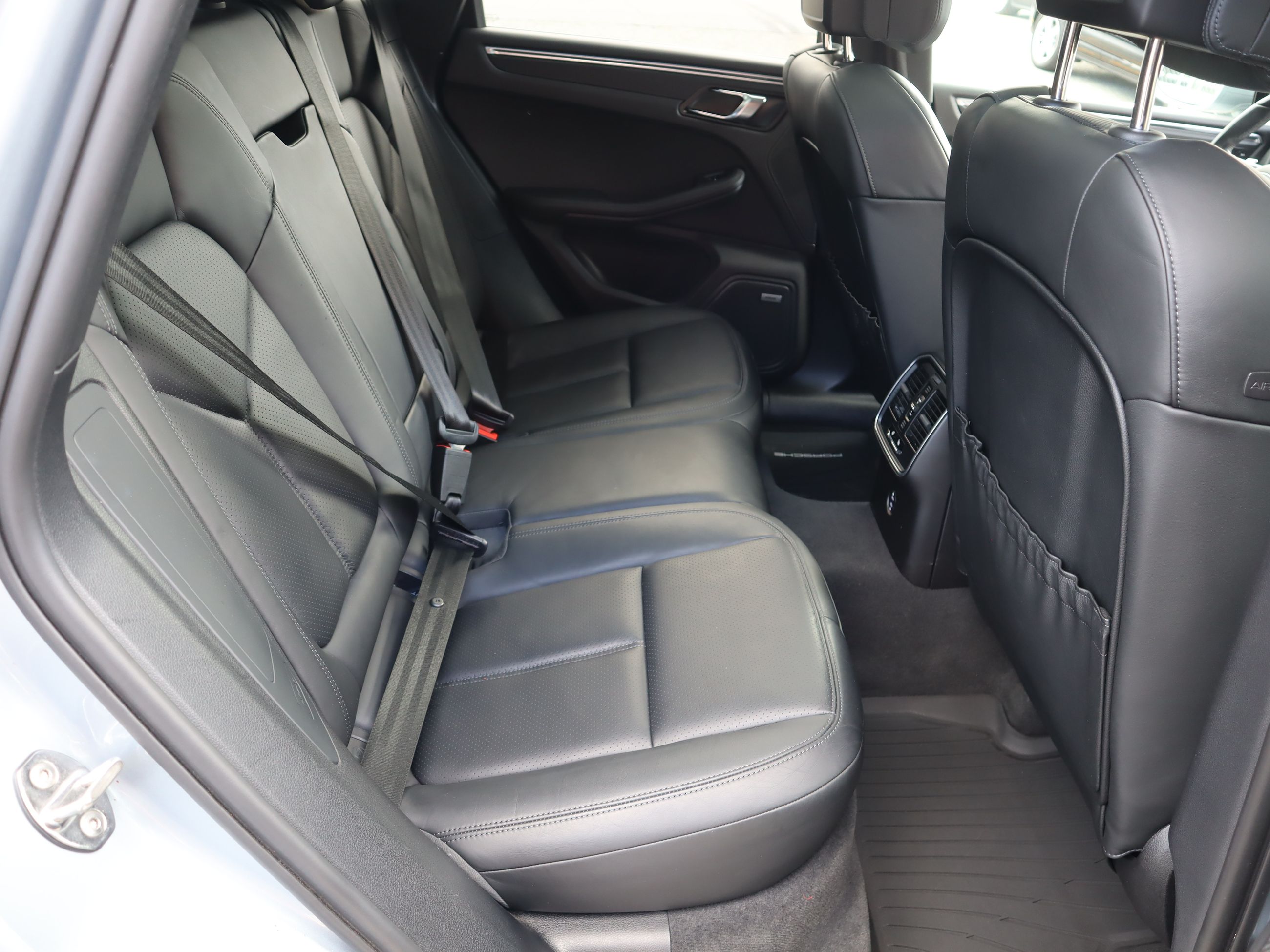2021 Porsche Macan in Vancouver, British Columbia