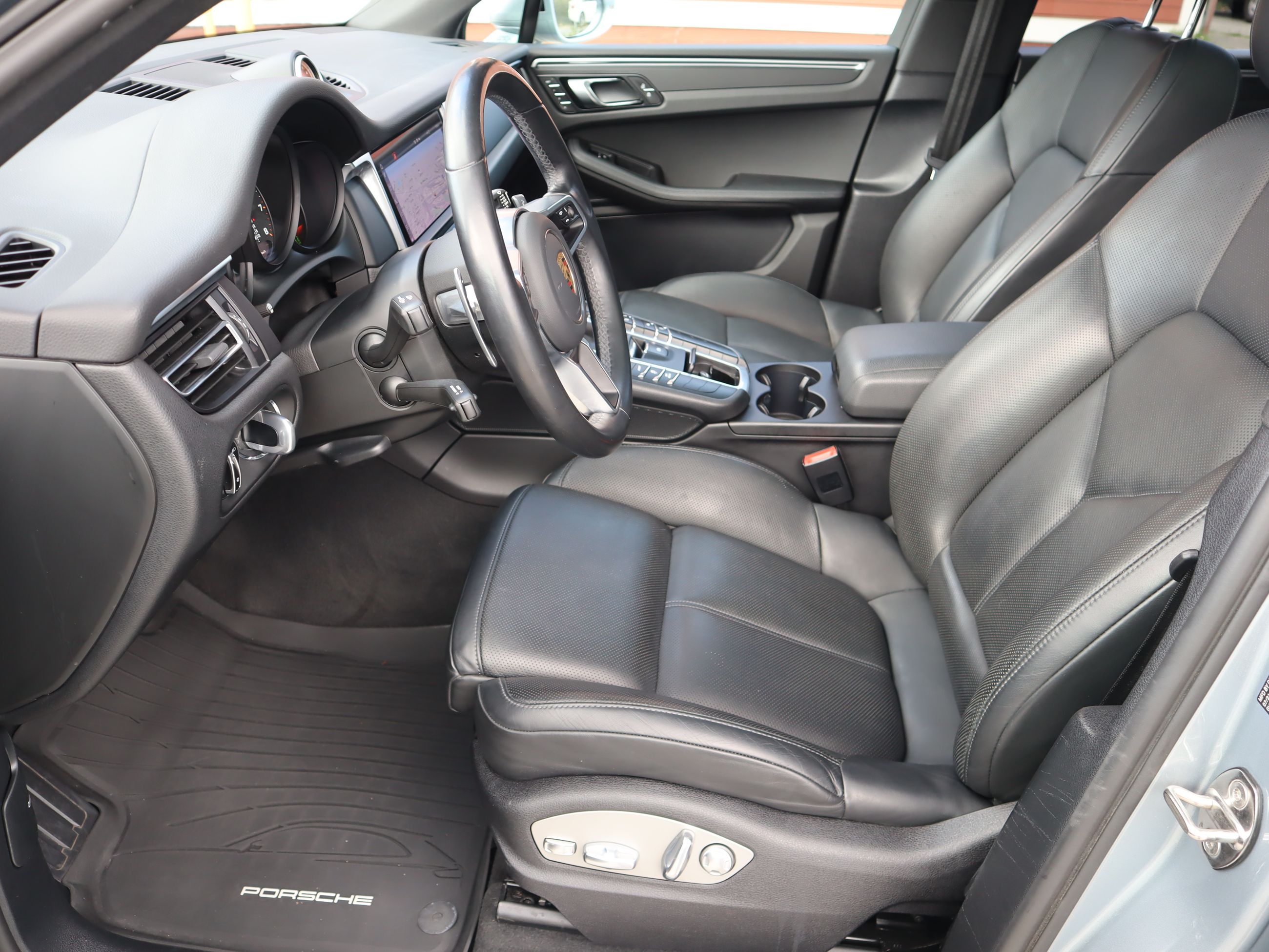 2021 Porsche Macan in Vancouver, British Columbia