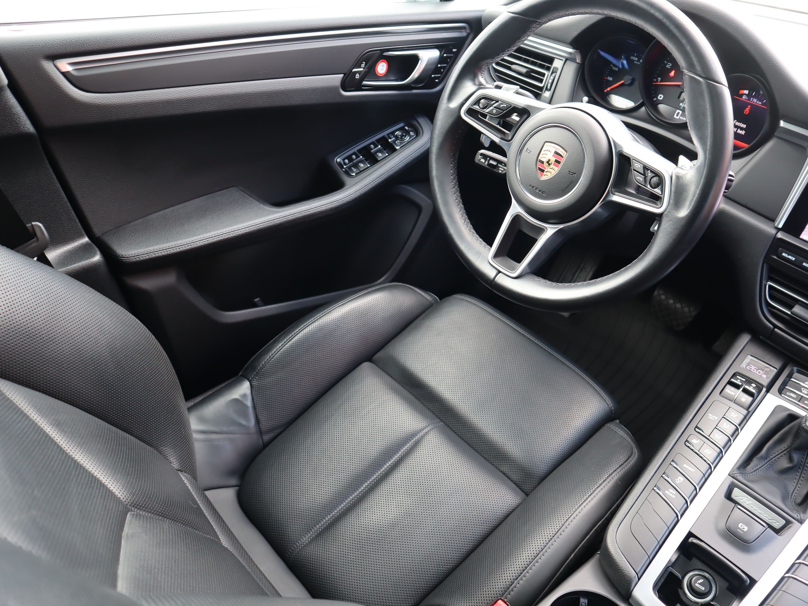 2021 Porsche Macan in Vancouver, British Columbia