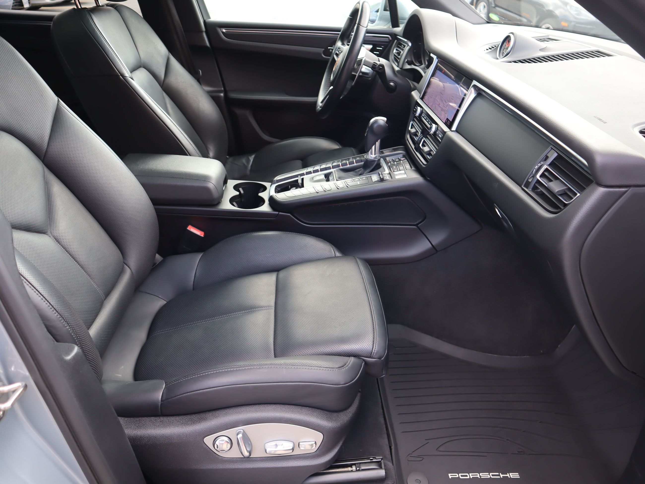 2021 Porsche Macan in Vancouver, British Columbia