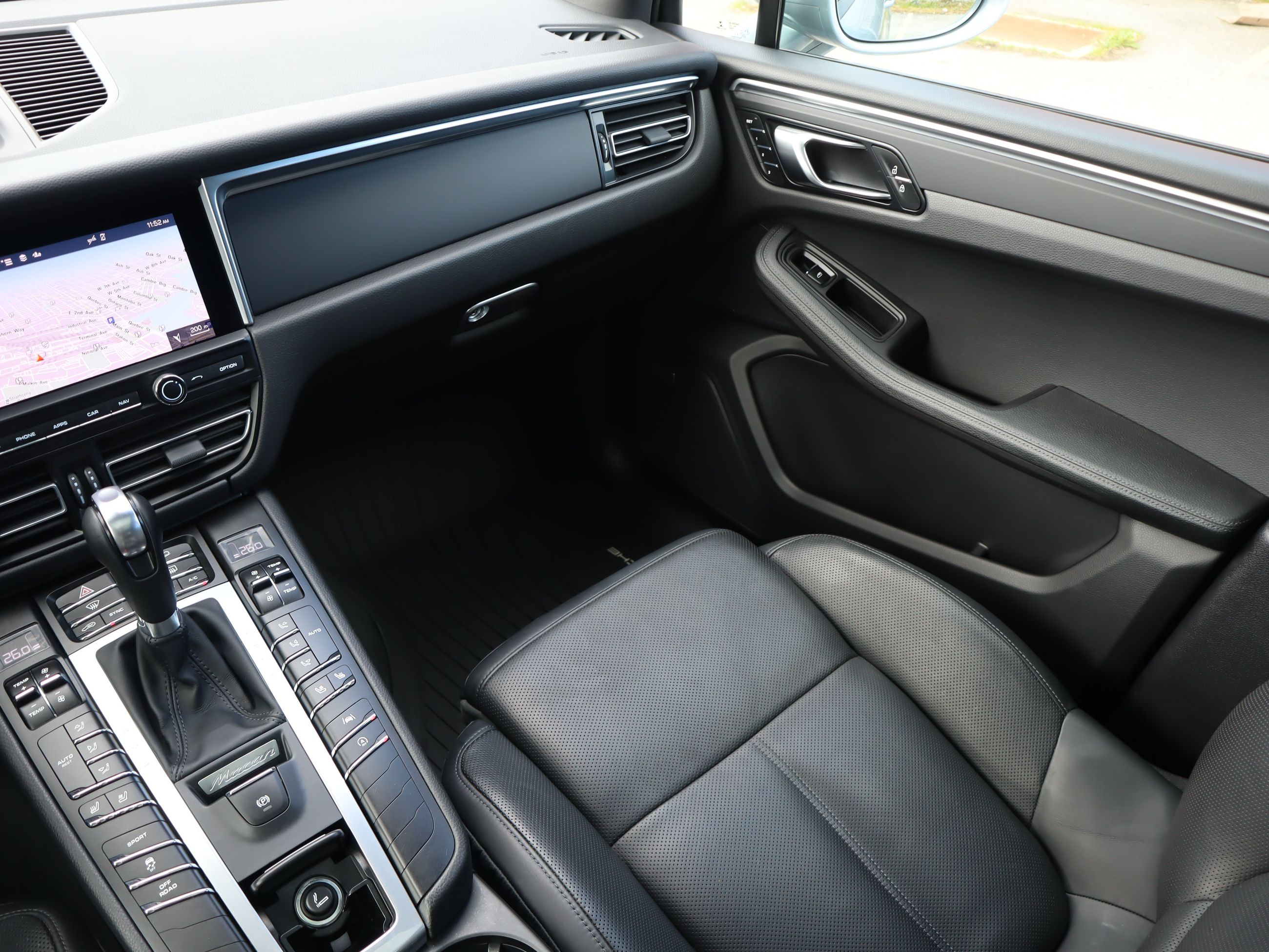2021 Porsche Macan in Vancouver, British Columbia
