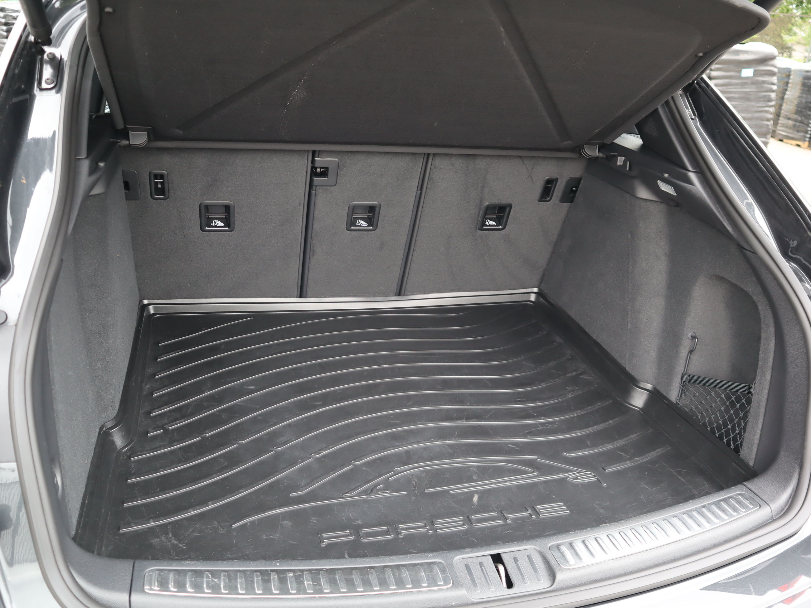 2022 Porsche Macan in Vancouver, British Columbia