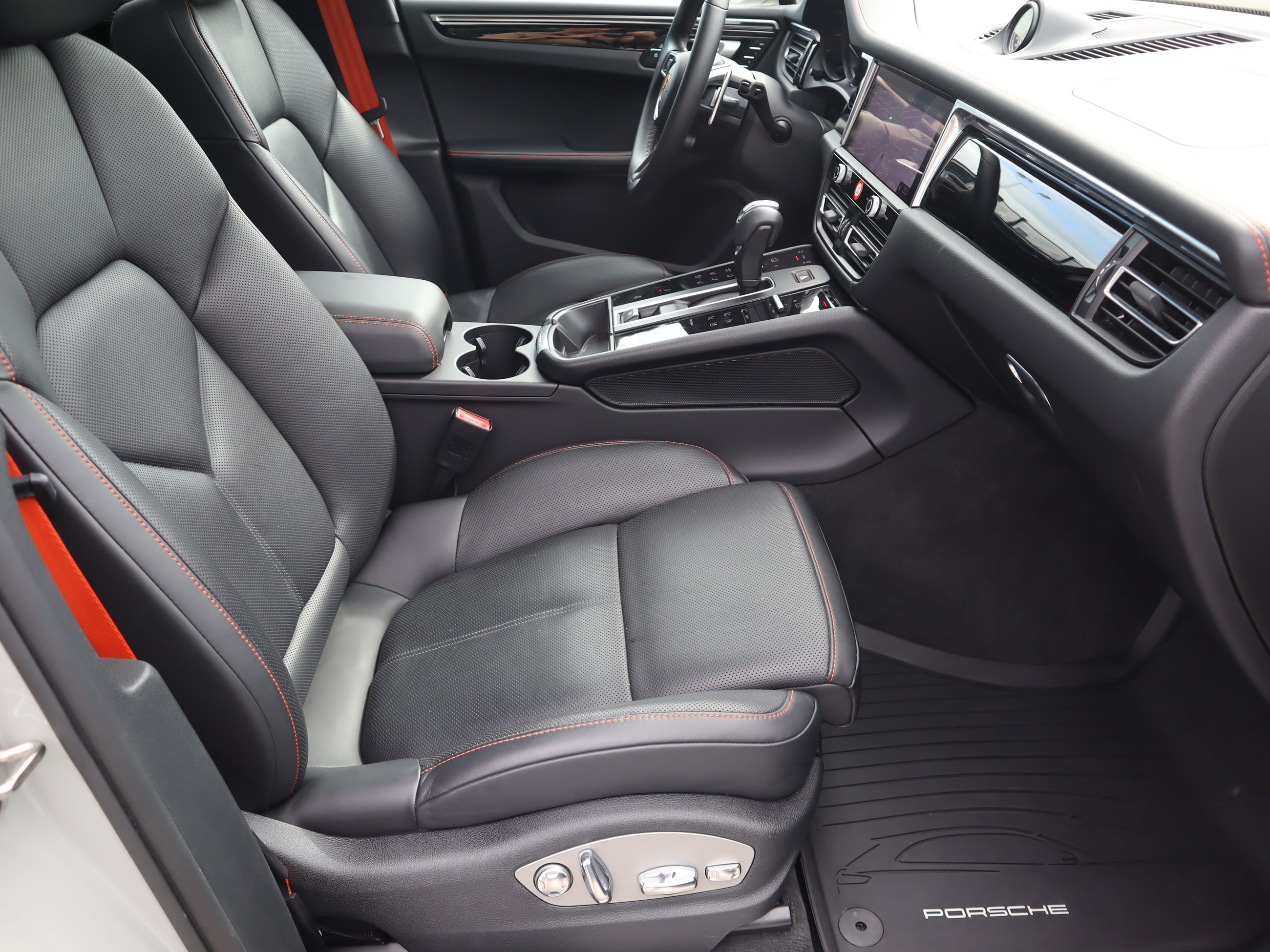 Porsche Macan  2022 à Vancouver, Colombie-Britannique