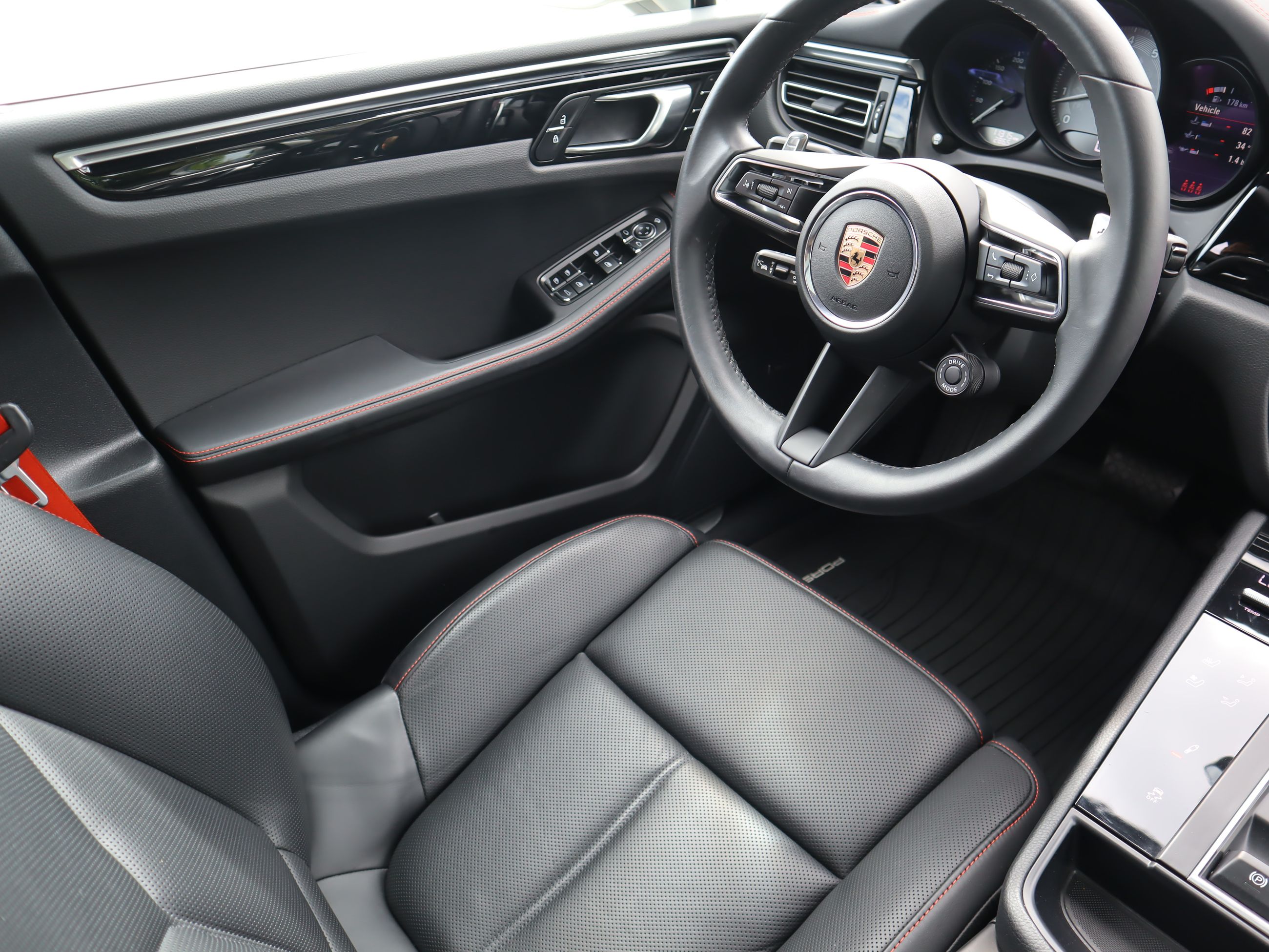Porsche Macan  2022 à Vancouver, Colombie-Britannique