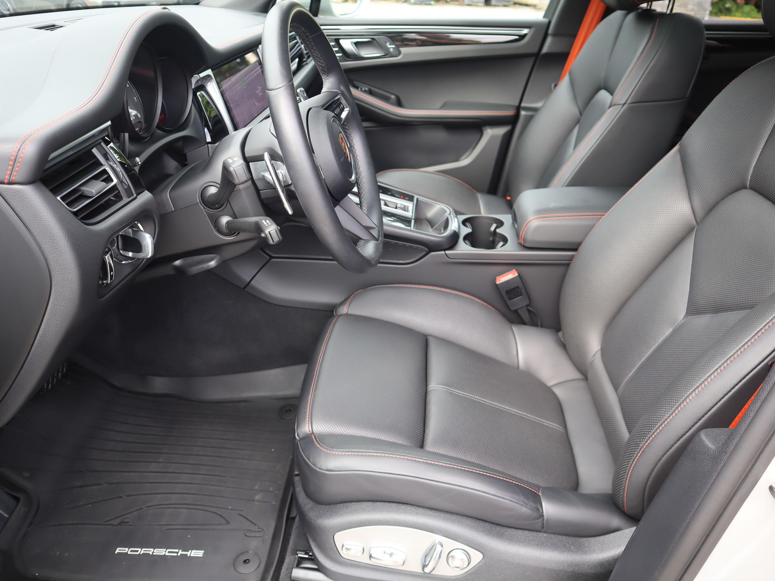 Porsche Macan  2022 à Vancouver, Colombie-Britannique