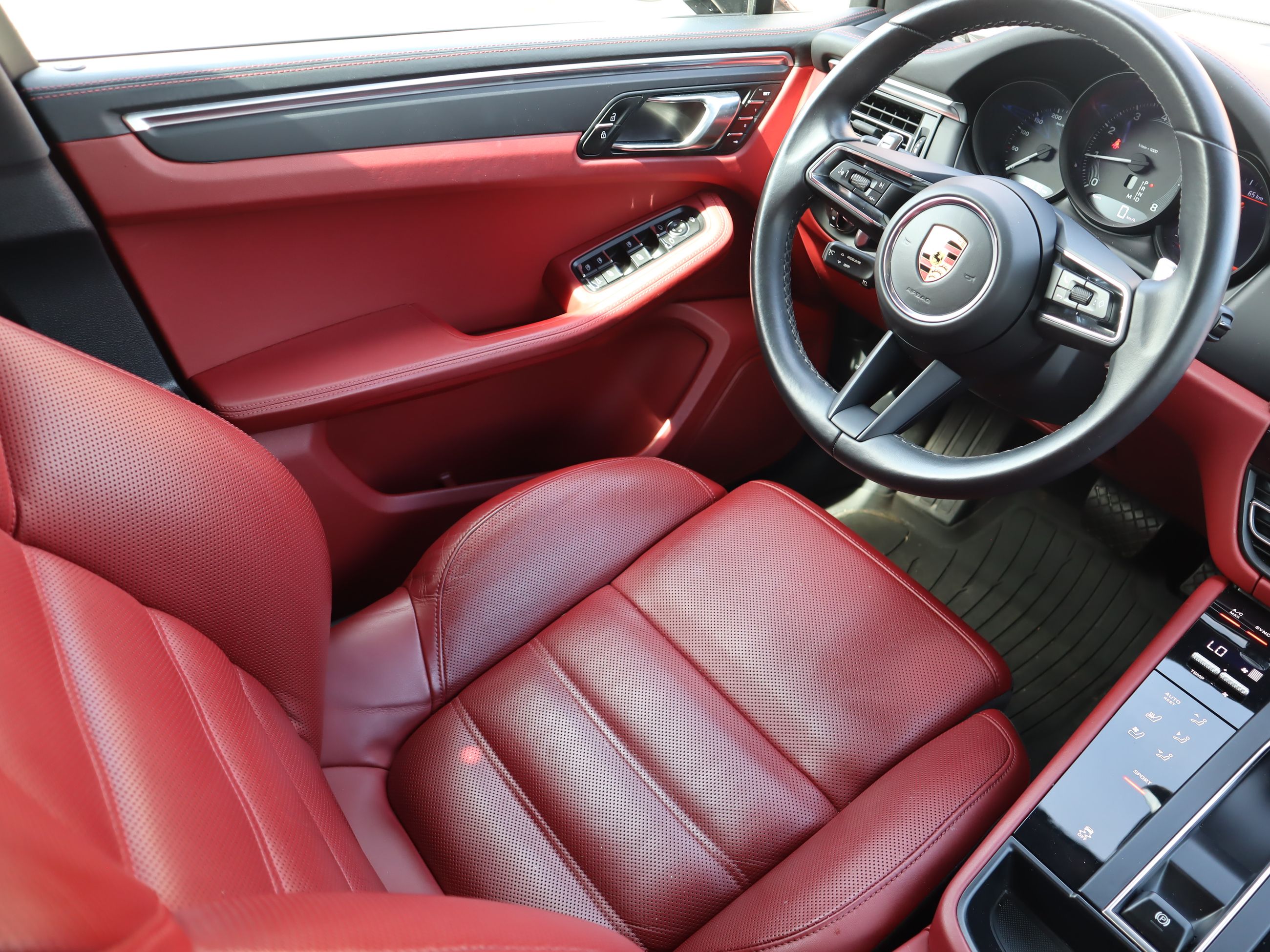 2022 Porsche Macan in Vancouver, British Columbia