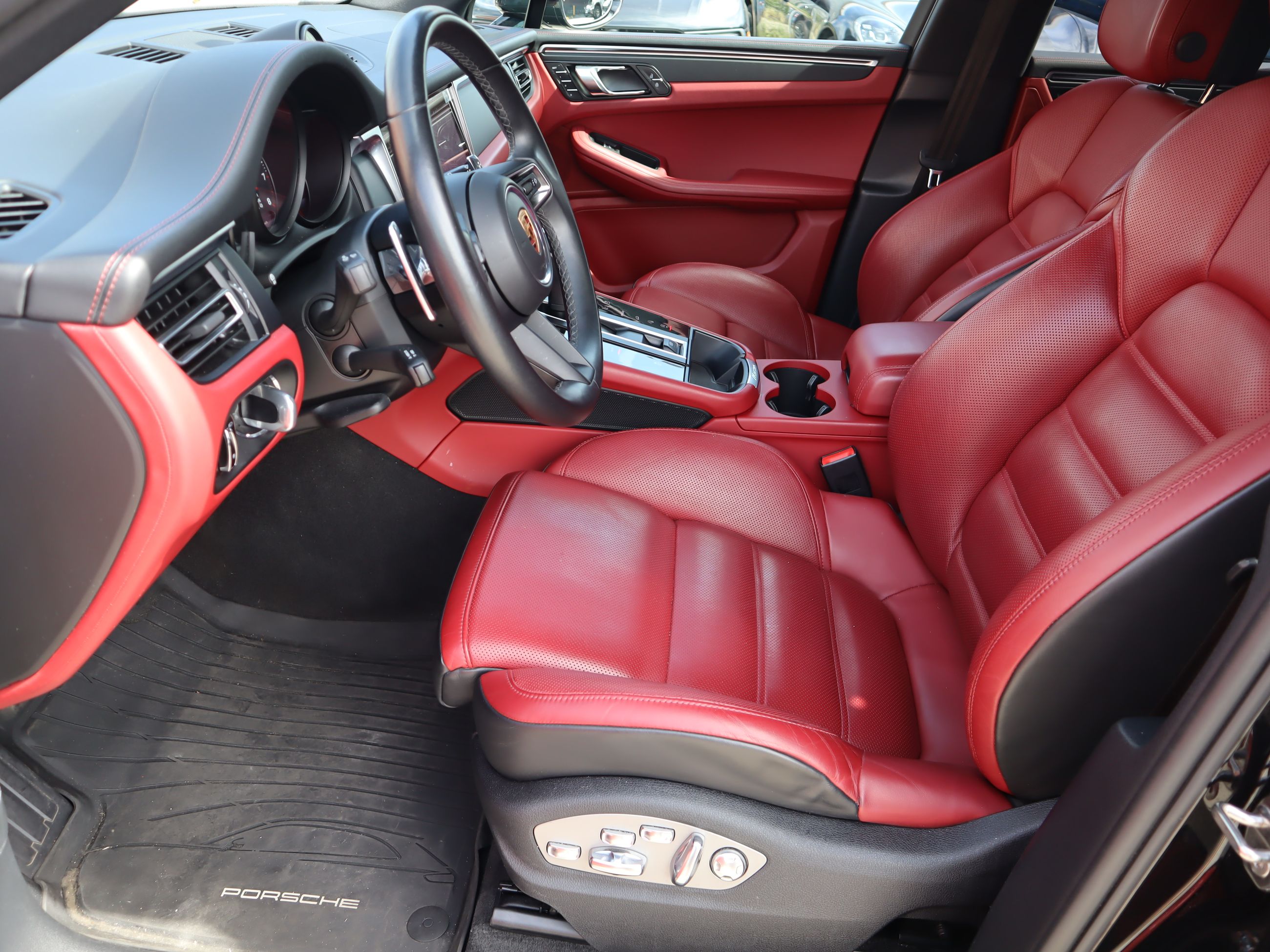 2022 Porsche Macan in Vancouver, British Columbia