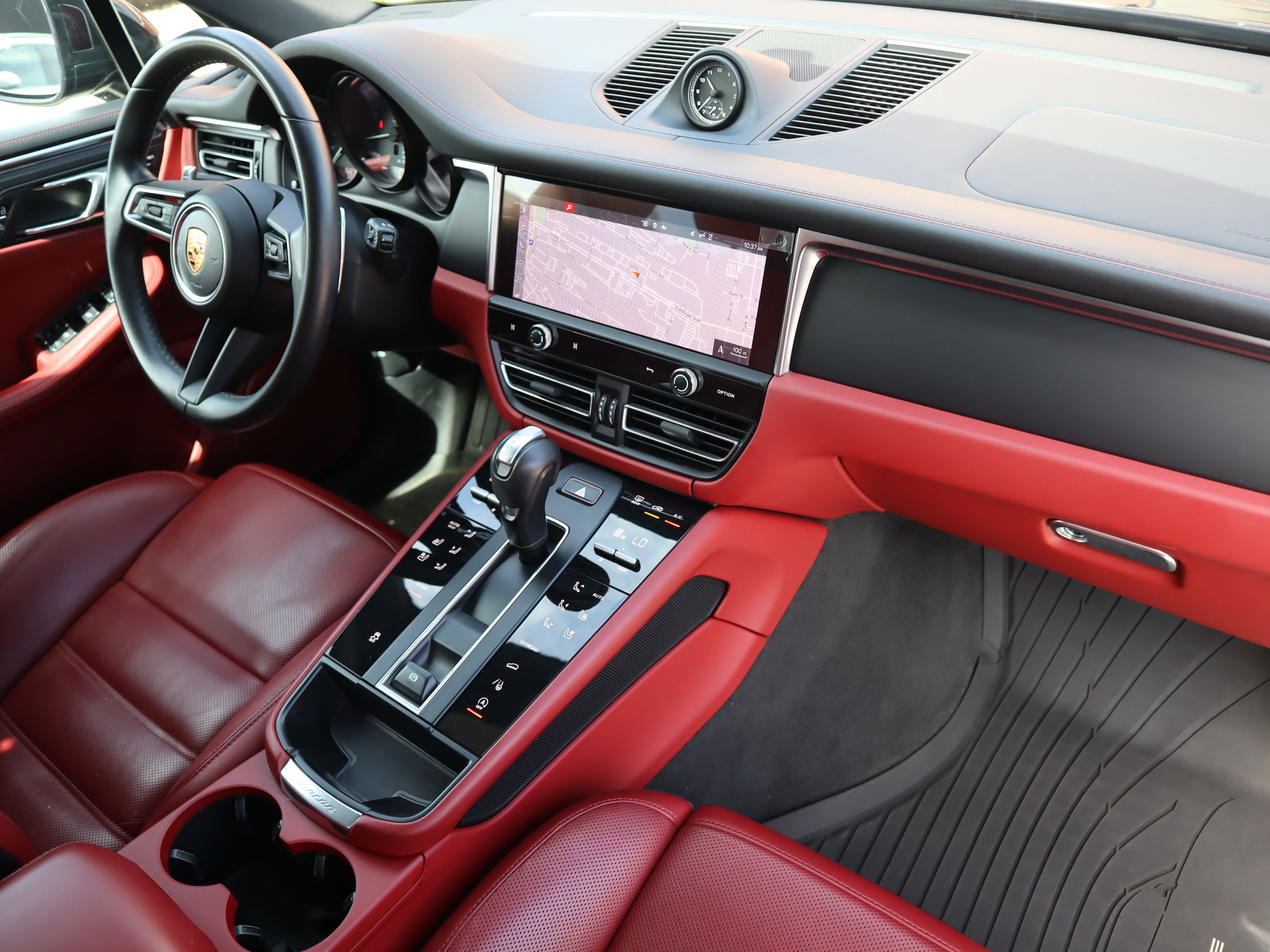 2022 Porsche Macan in Vancouver, British Columbia