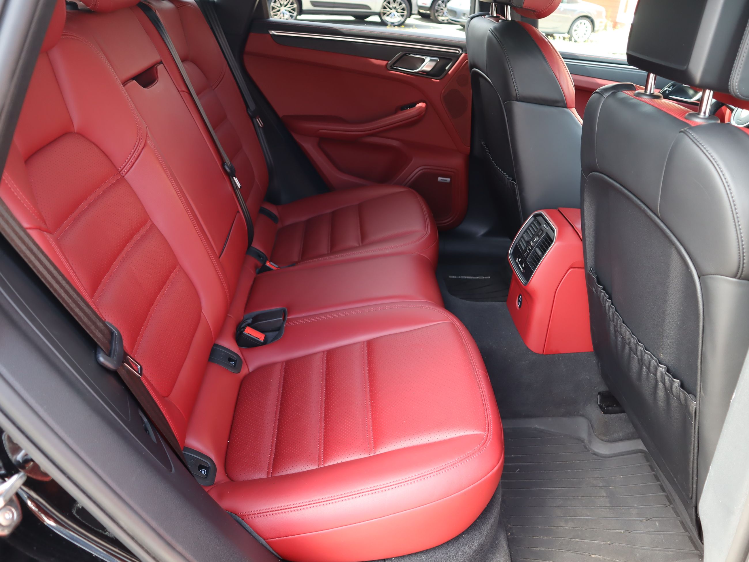 2022 Porsche Macan in Vancouver, British Columbia