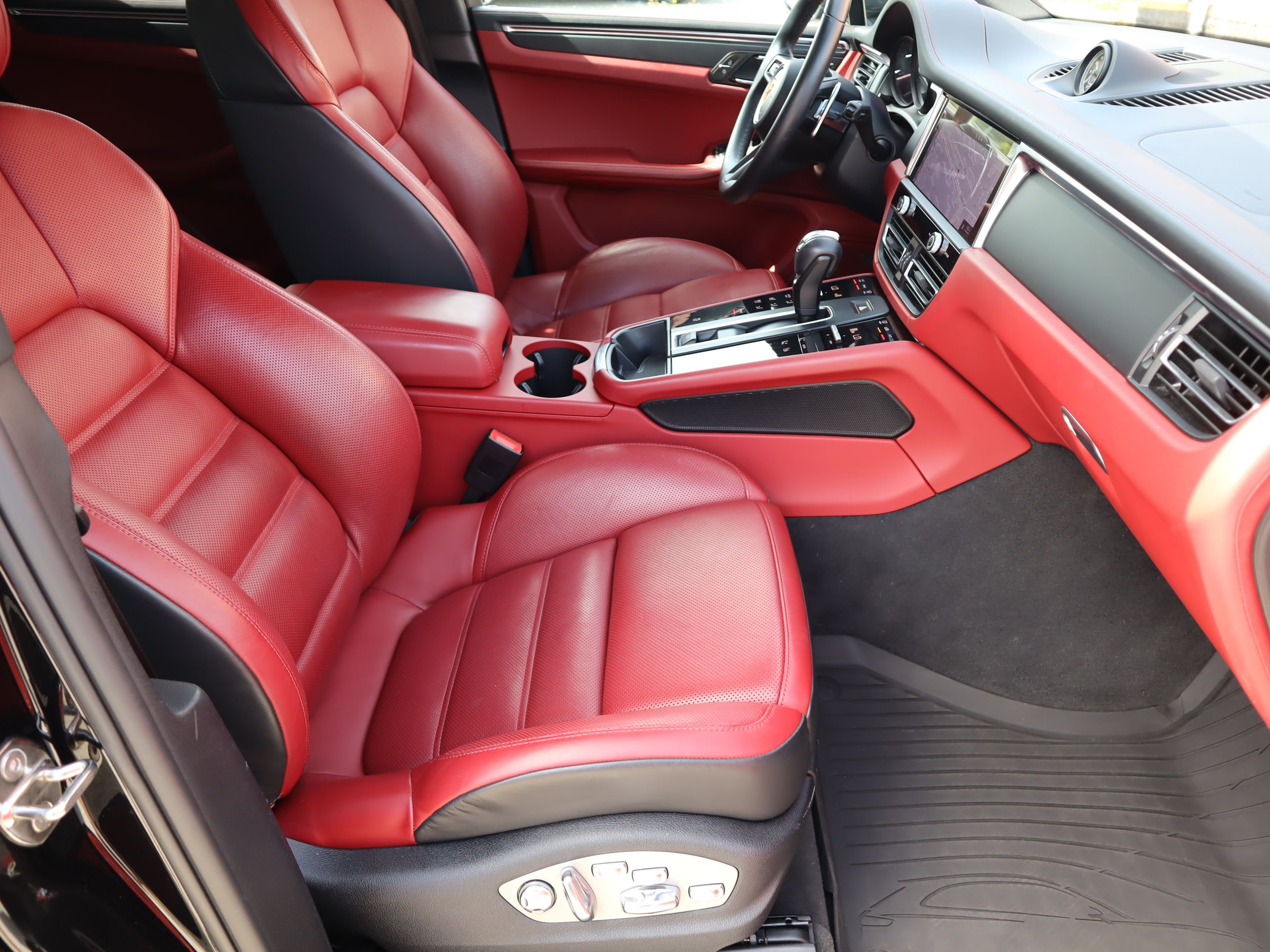 2022 Porsche Macan in Vancouver, British Columbia