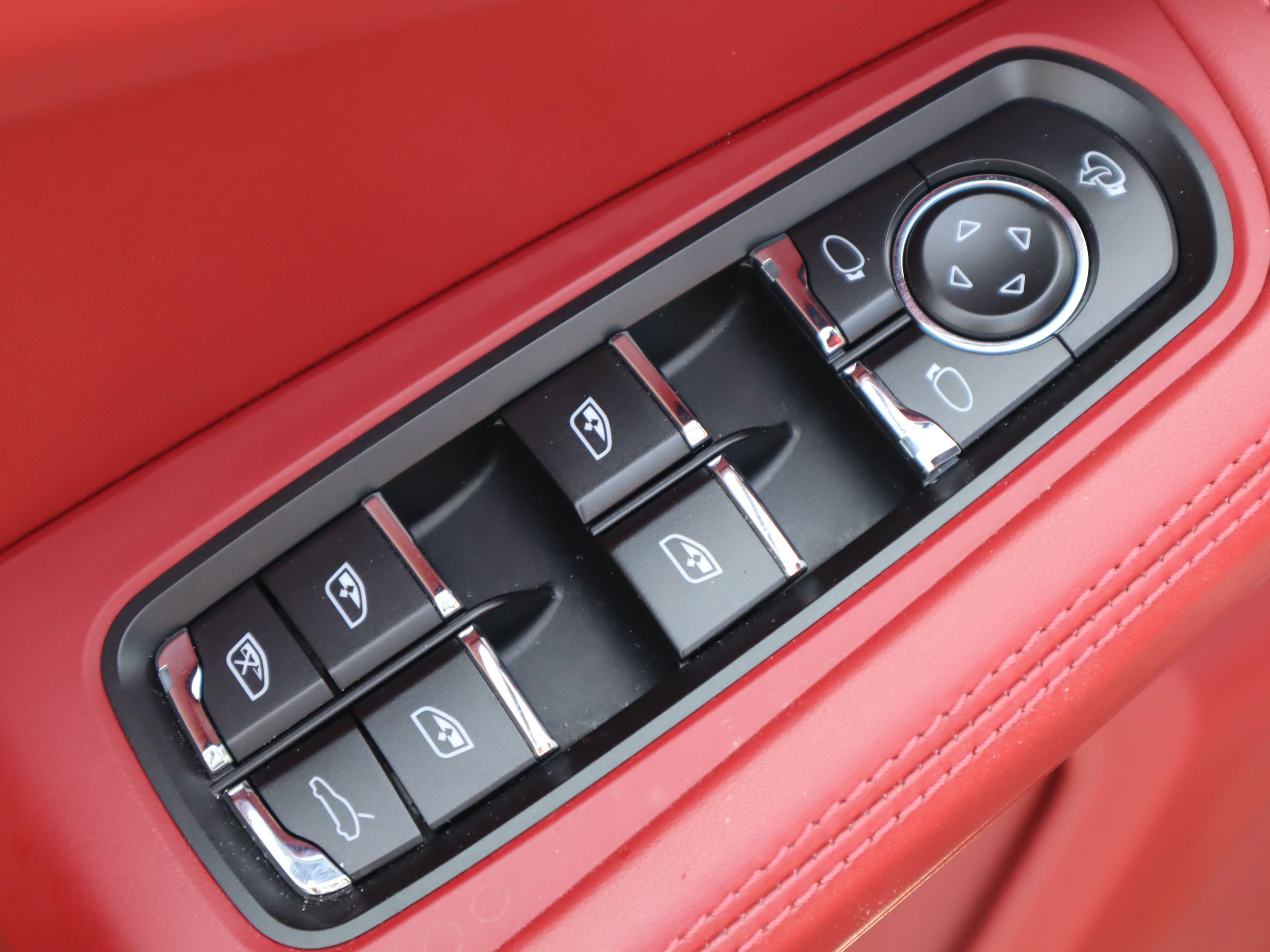 2022 Porsche Macan in Vancouver, British Columbia