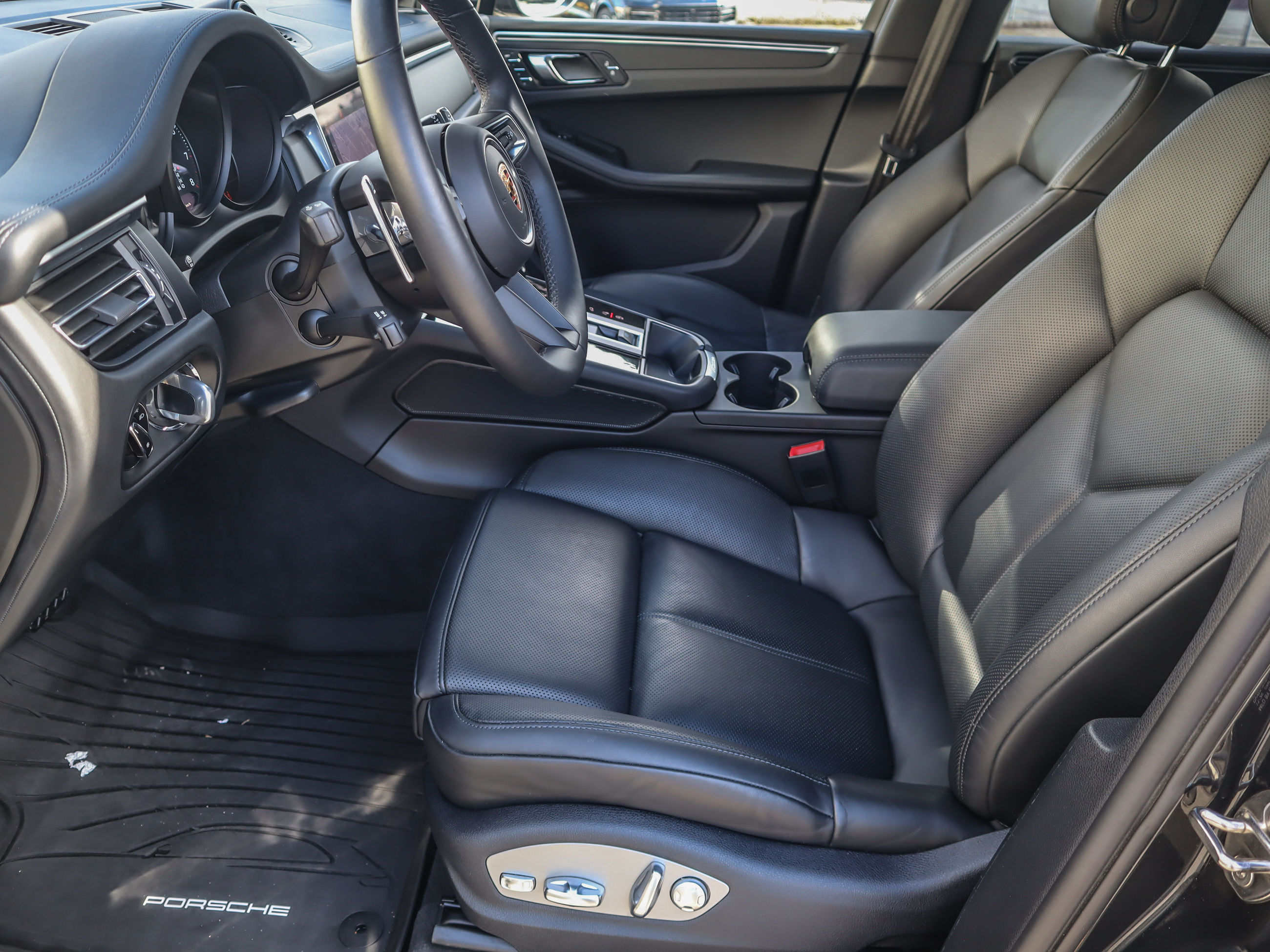 Porsche Macan  2023 à Vancouver, Colombie-Britannique