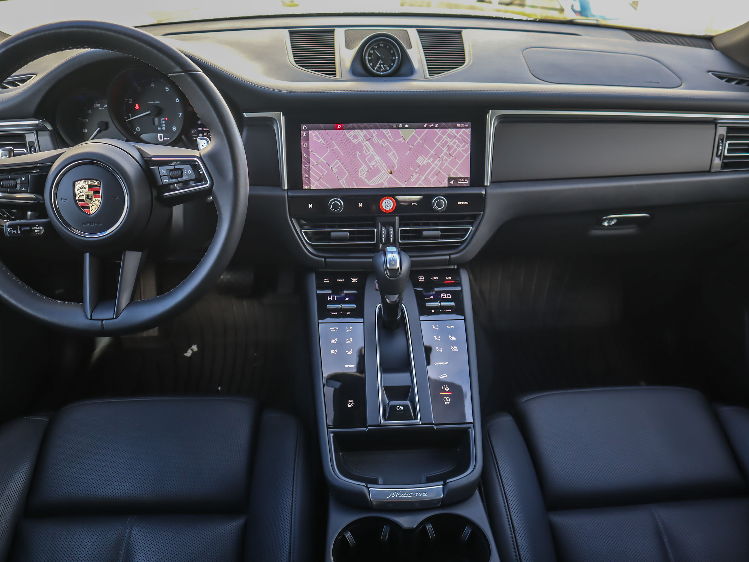 Porsche Macan  2023 à Vancouver, Colombie-Britannique