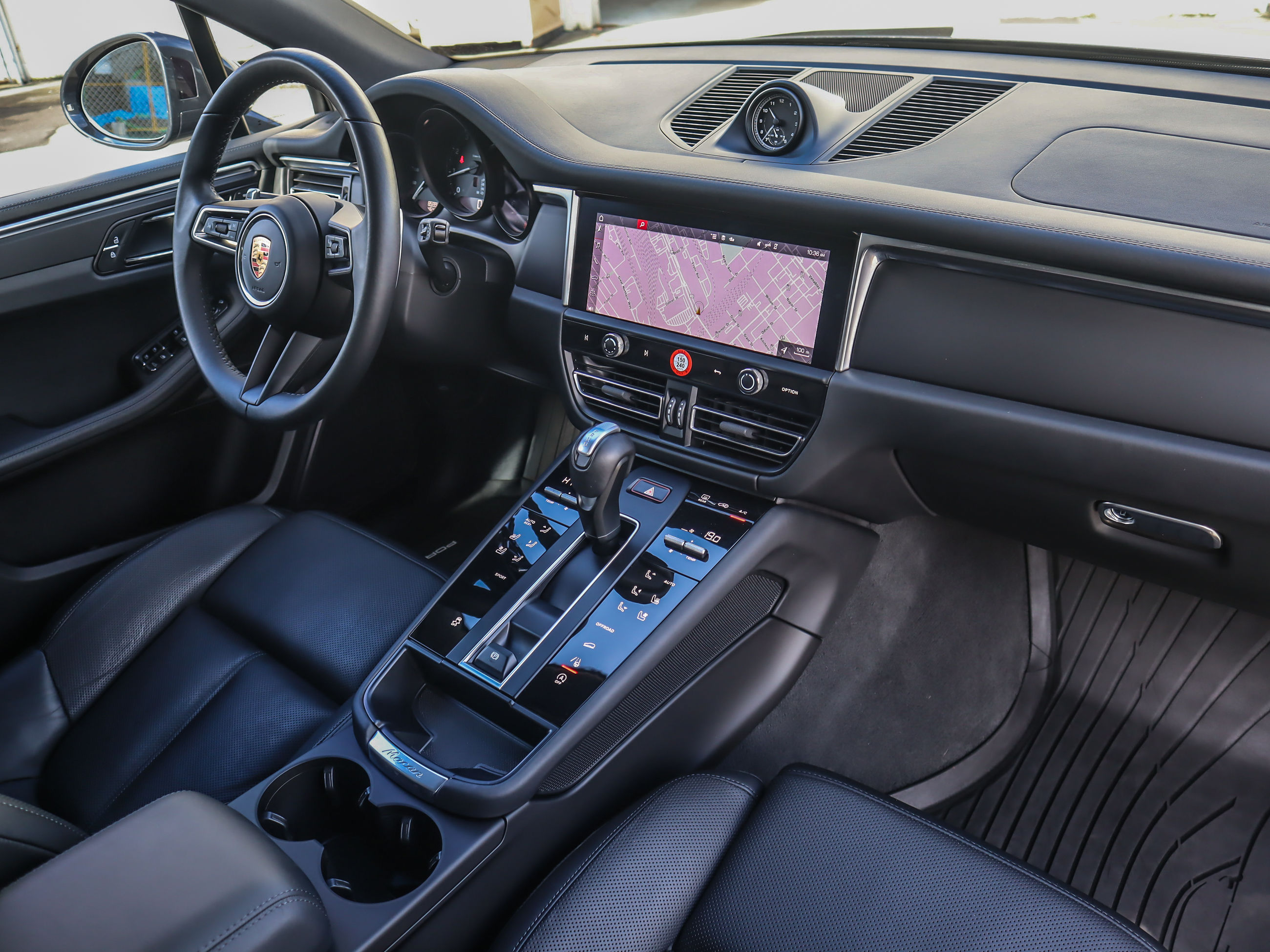 Porsche Macan  2023 à Vancouver, Colombie-Britannique