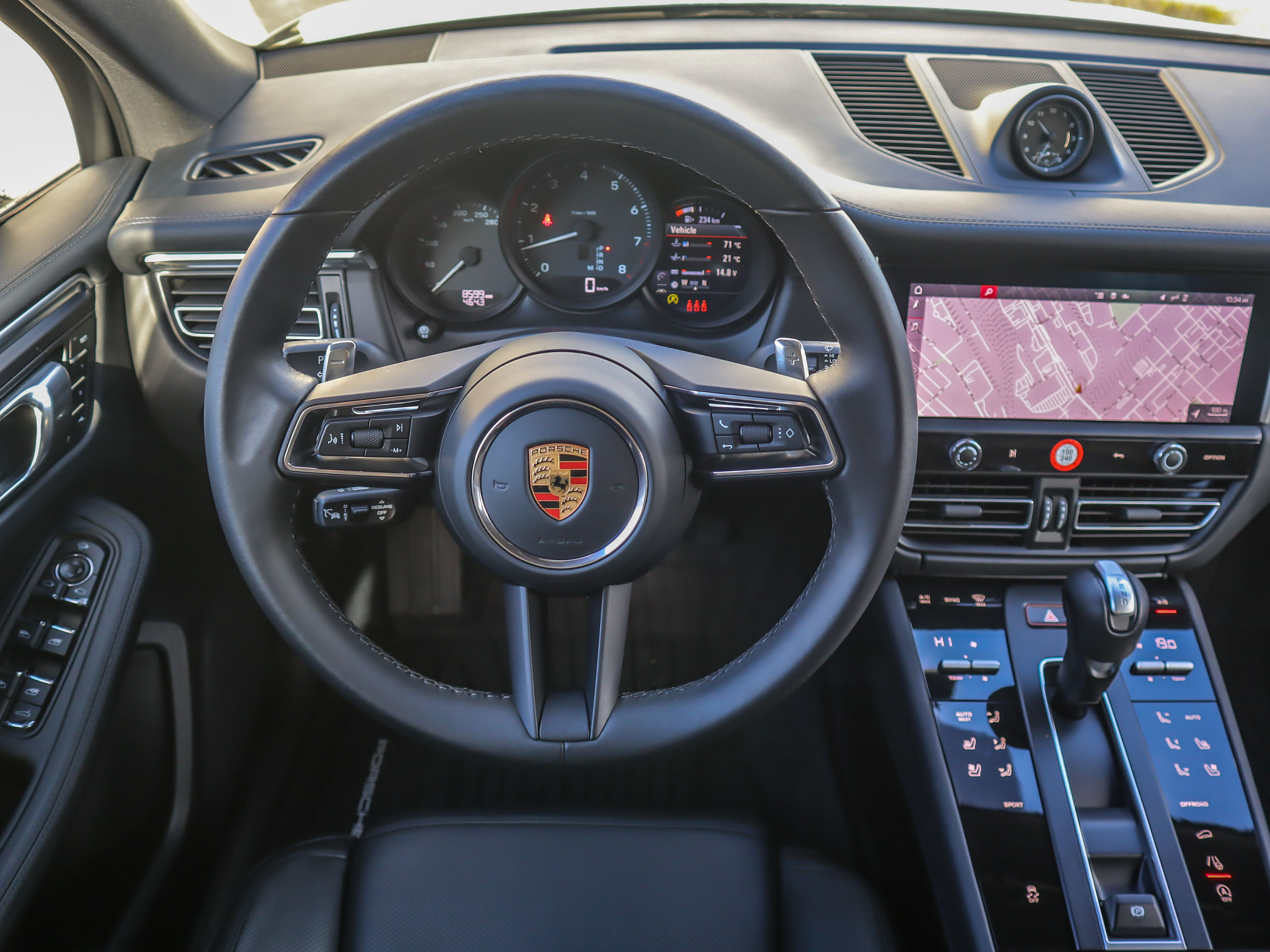 Porsche Macan  2023 à Vancouver, Colombie-Britannique