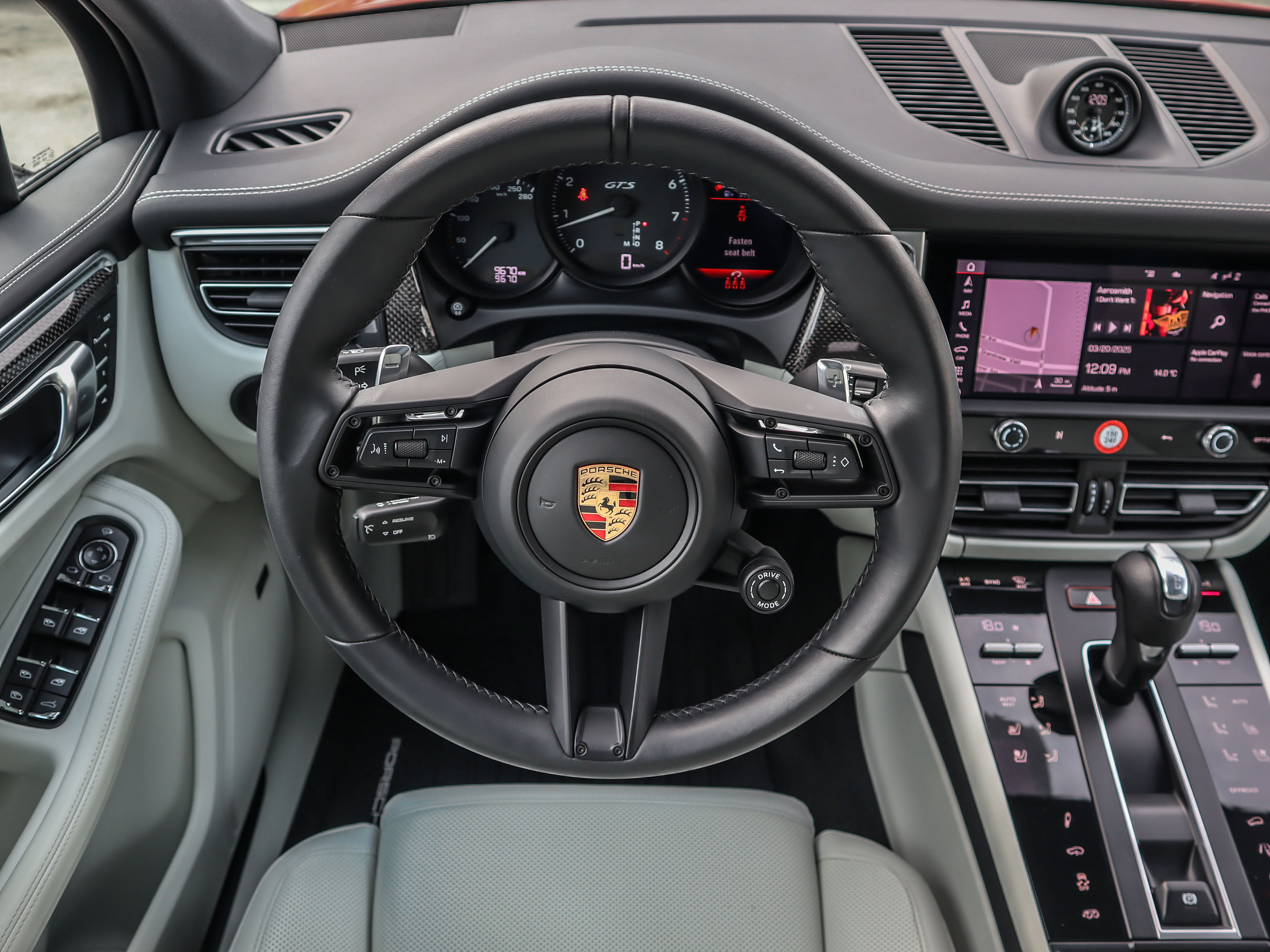 Porsche Macan  2023 à Vancouver, Colombie-Britannique