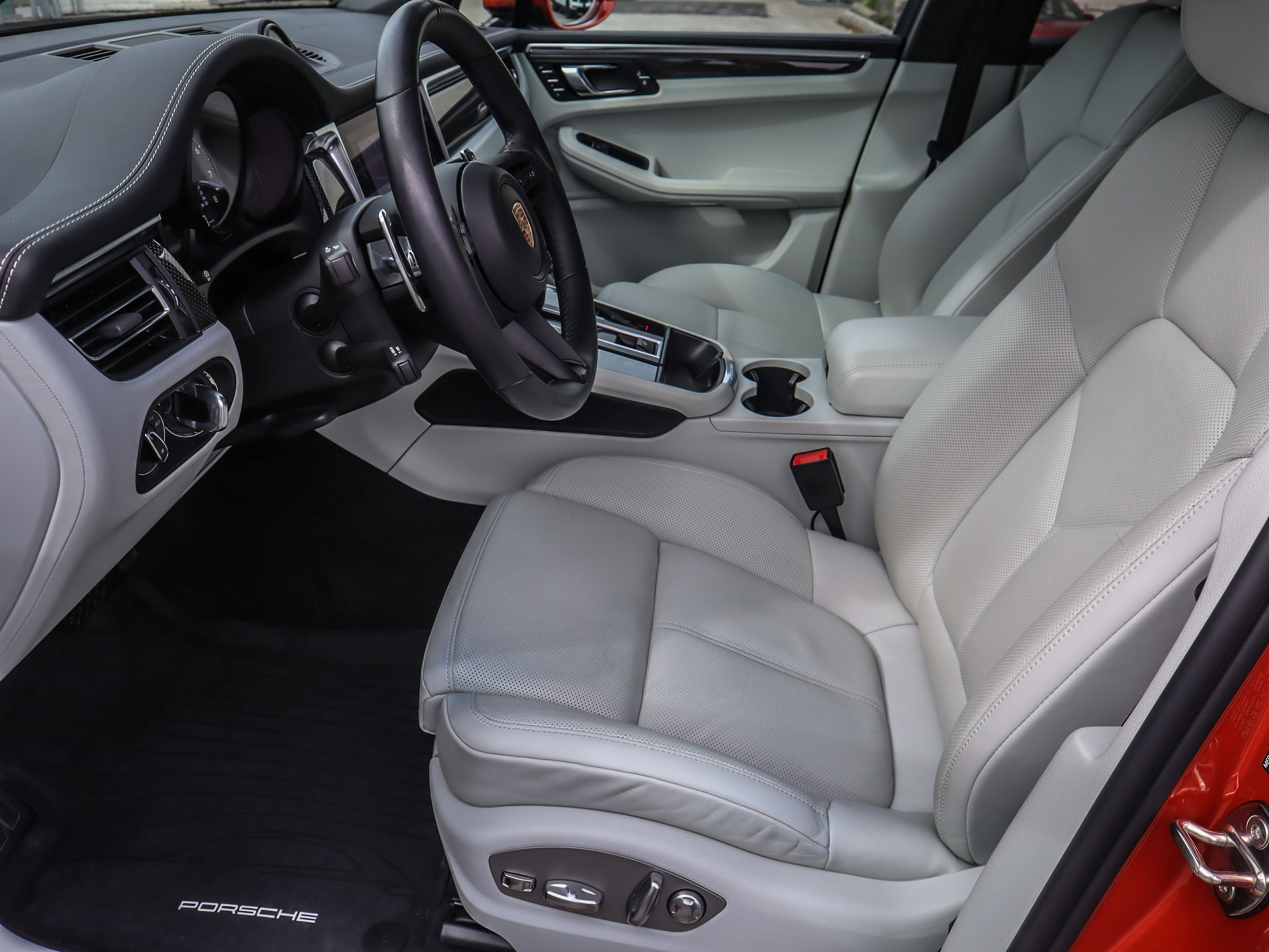 Porsche Macan  2023 à Vancouver, Colombie-Britannique
