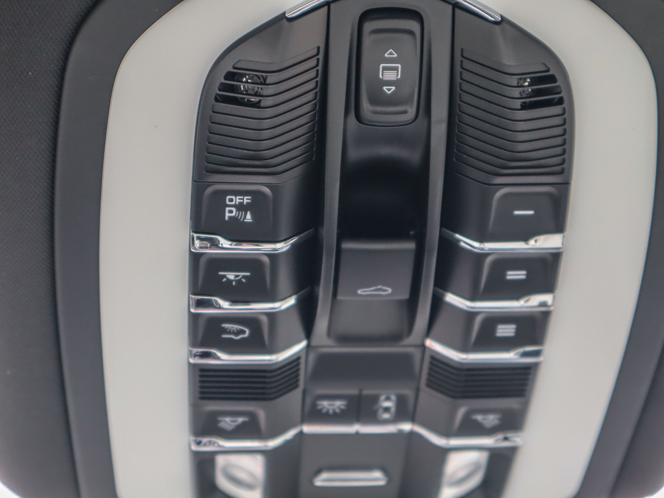 Porsche Macan  2023 à Vancouver, Colombie-Britannique
