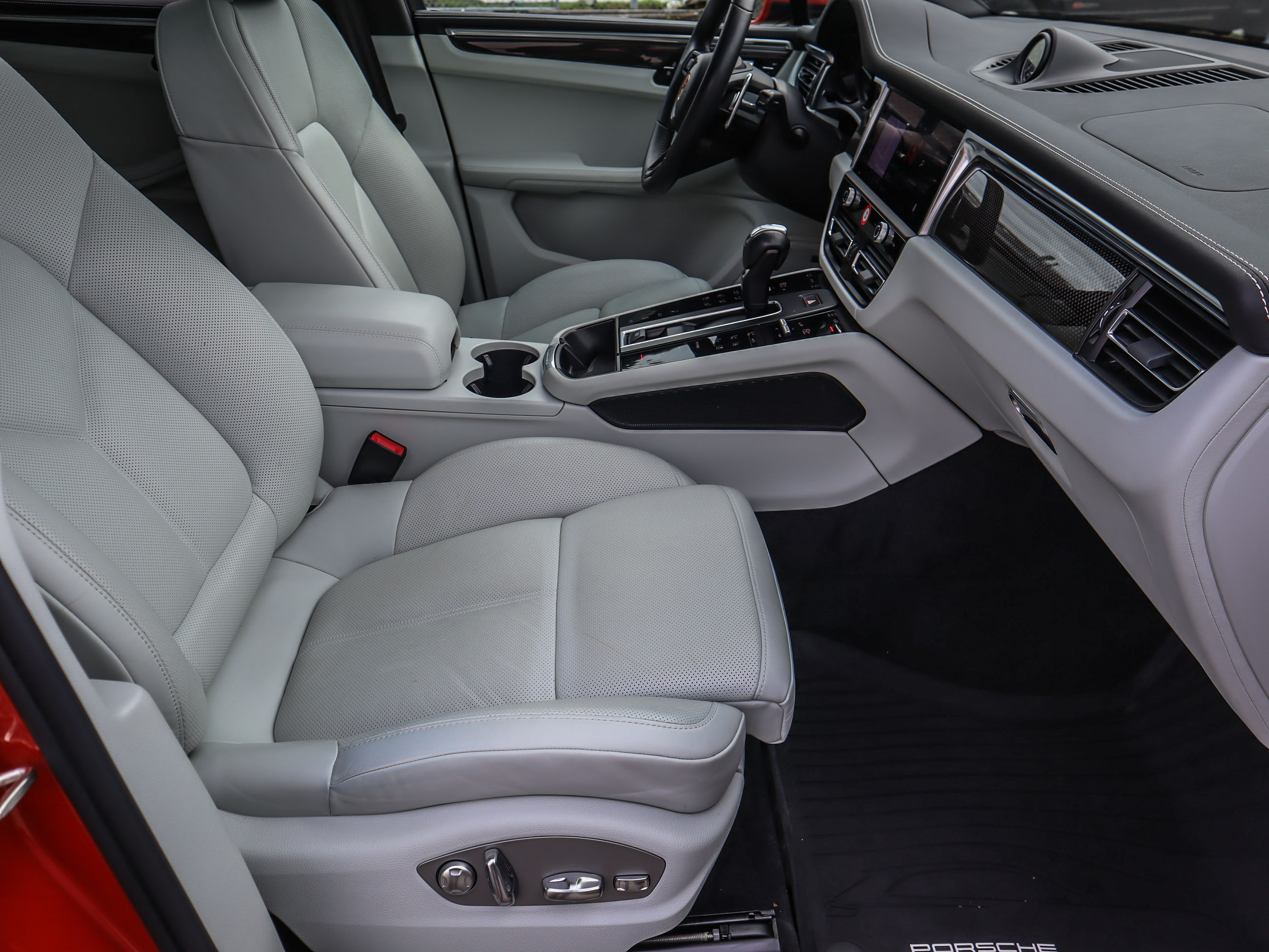 Porsche Macan  2023 à Vancouver, Colombie-Britannique