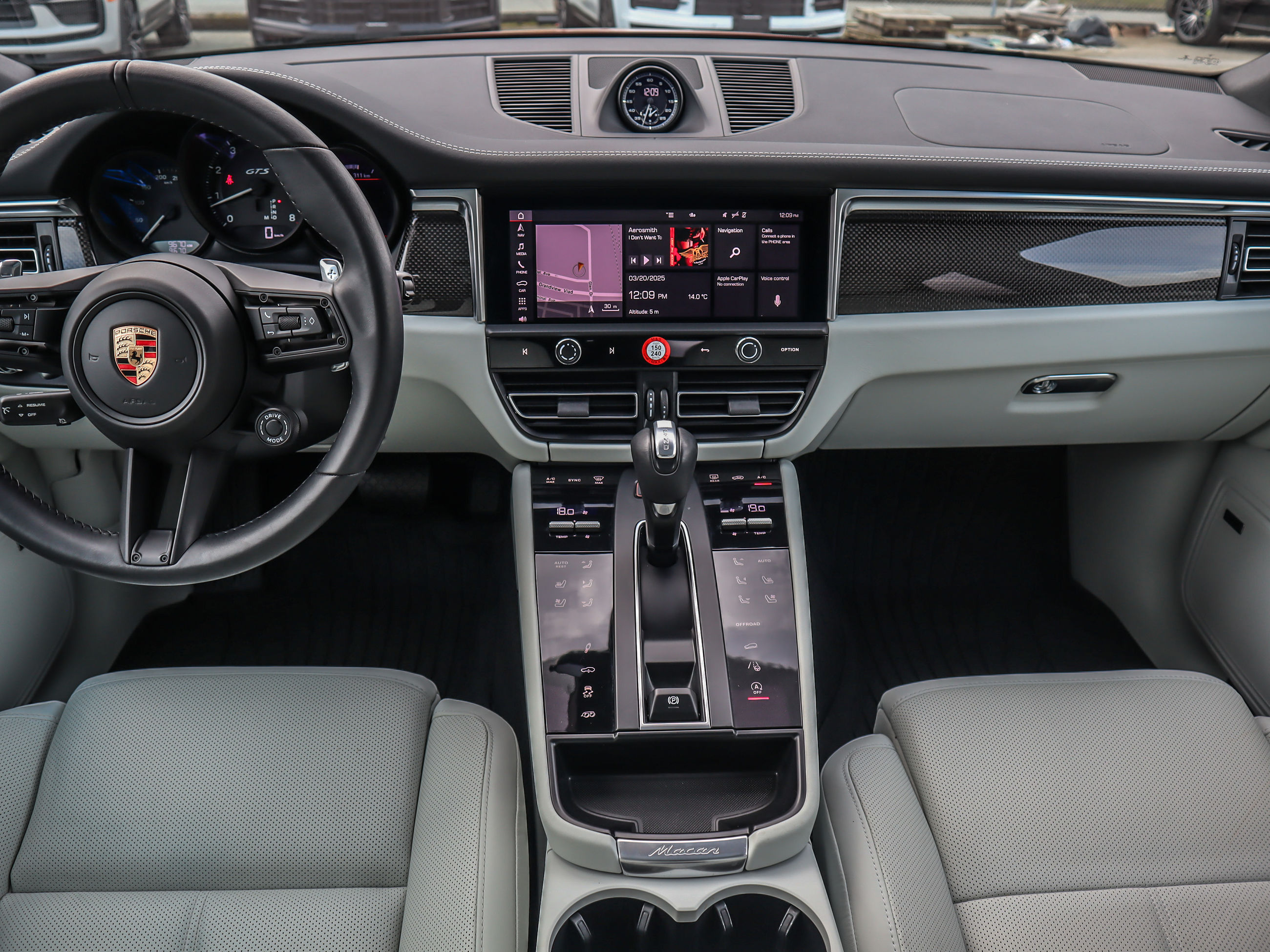 Porsche Macan  2023 à Vancouver, Colombie-Britannique