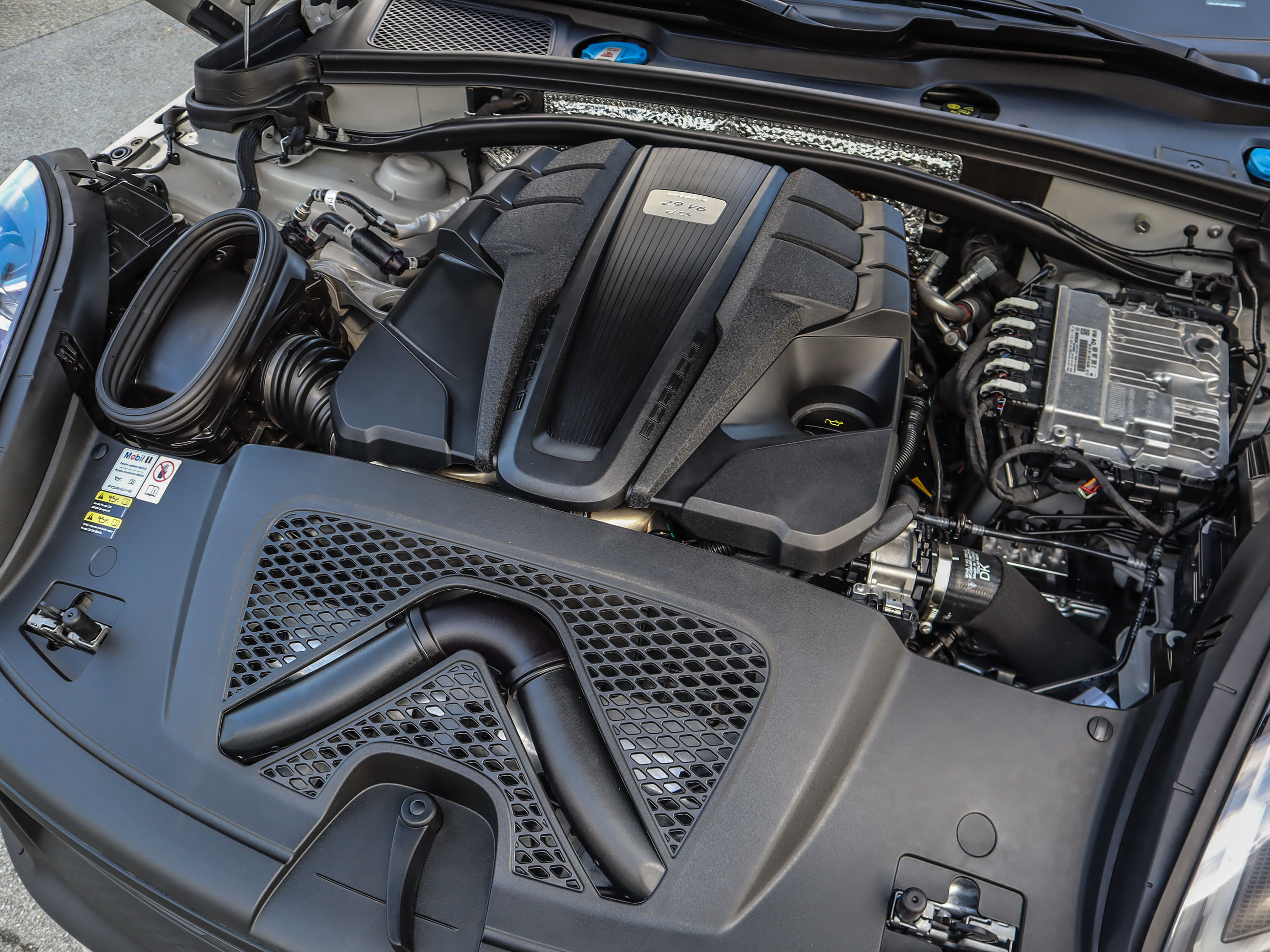 2023 Porsche Macan in Vancouver, British Columbia