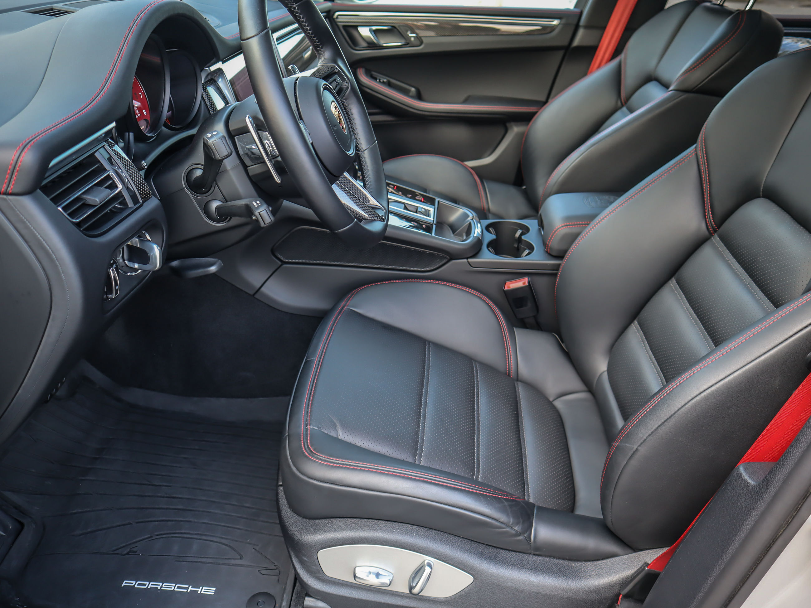 2023 Porsche Macan in Vancouver, British Columbia