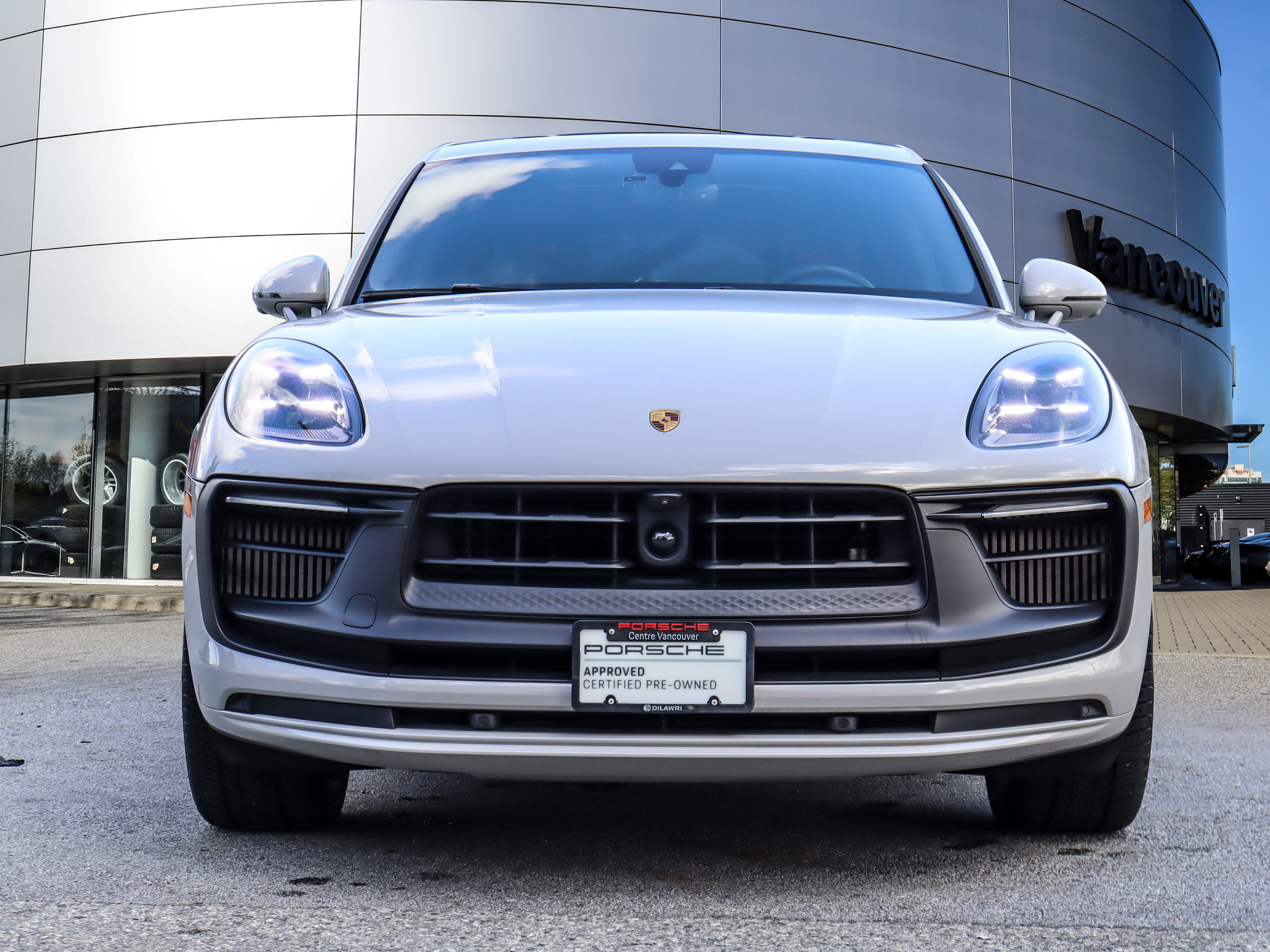 2023 Porsche Macan in Vancouver, British Columbia