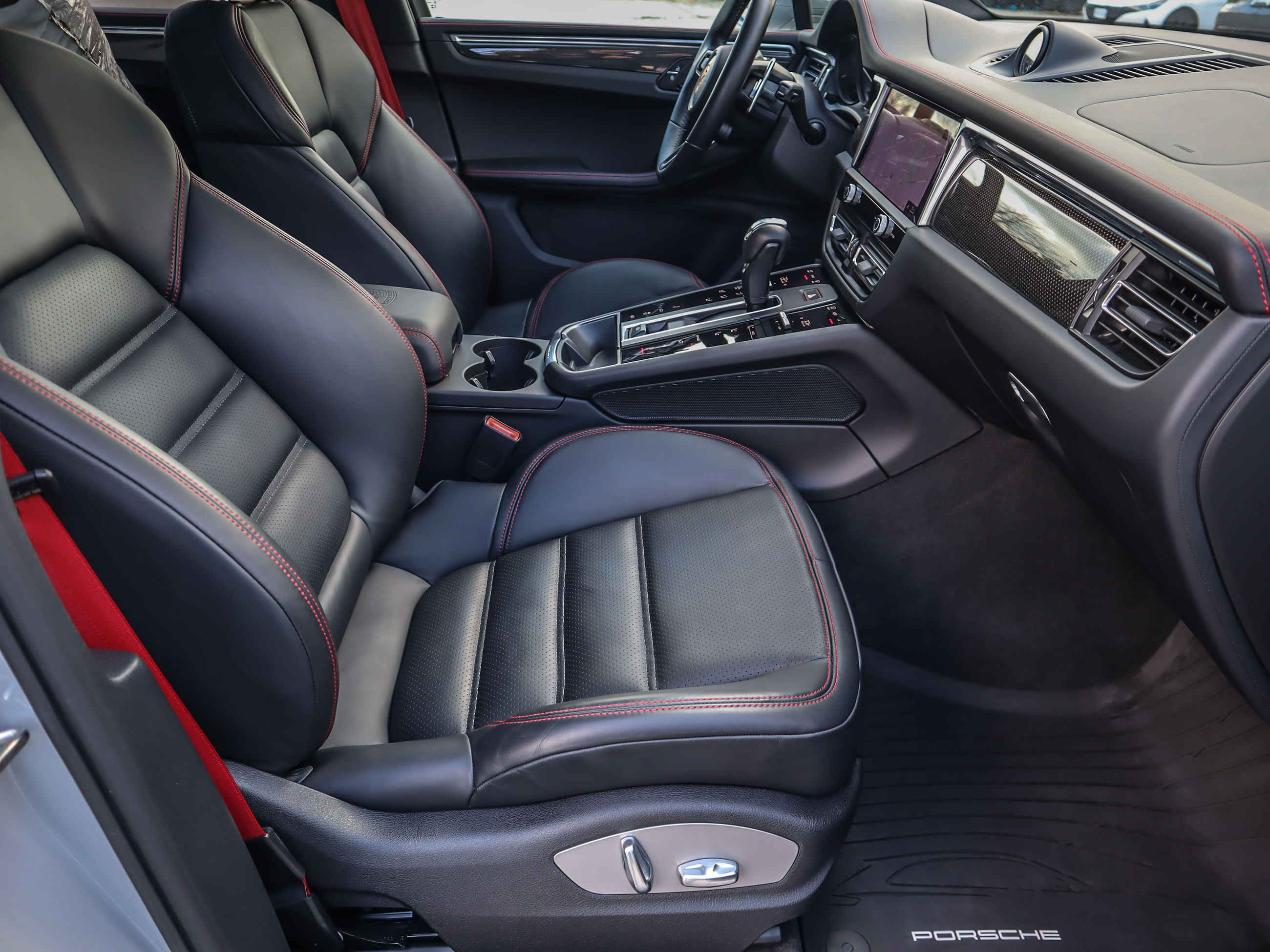 2023 Porsche Macan in Vancouver, British Columbia
