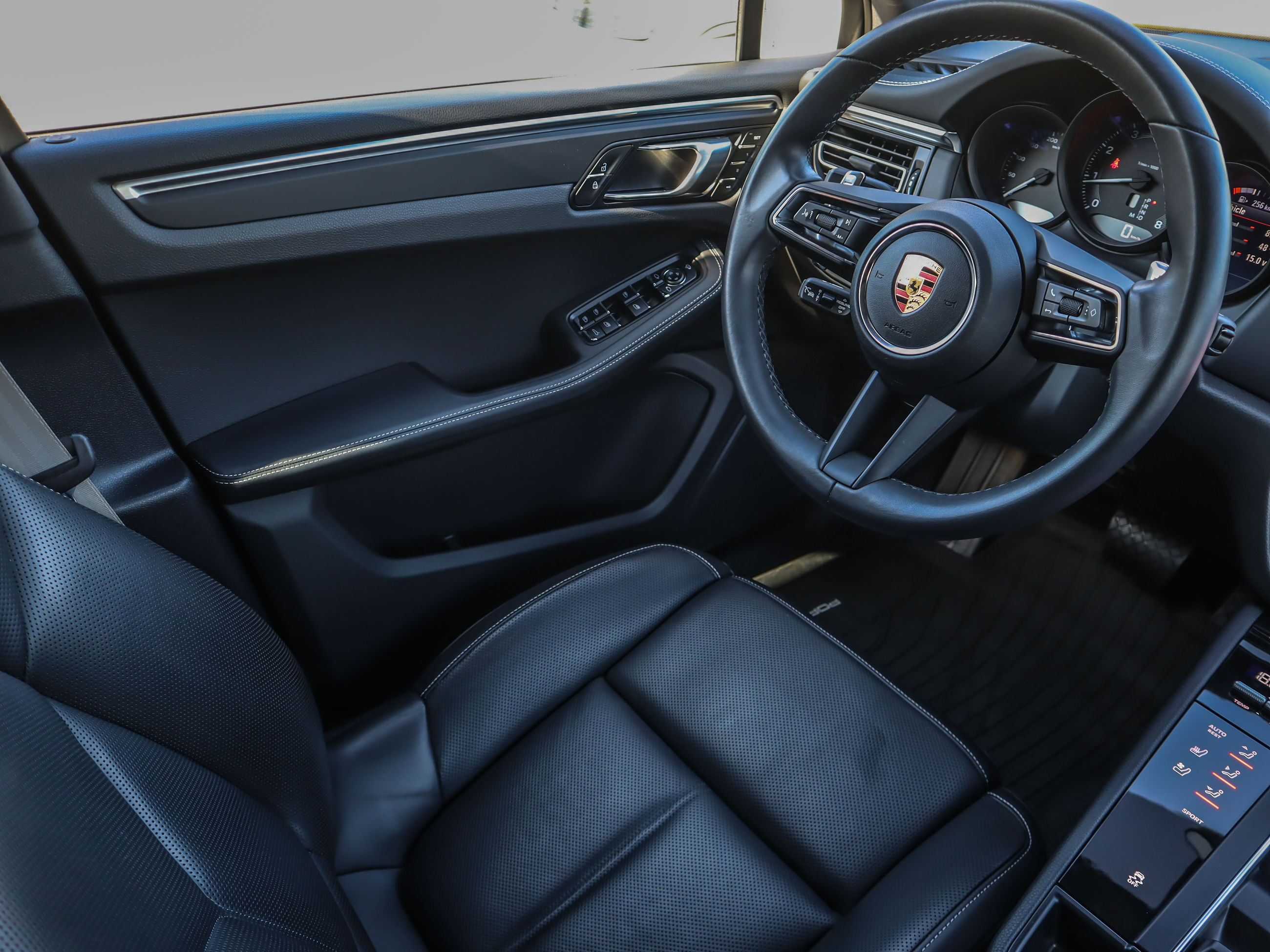 Porsche Macan  2023 à Vancouver, Colombie-Britannique