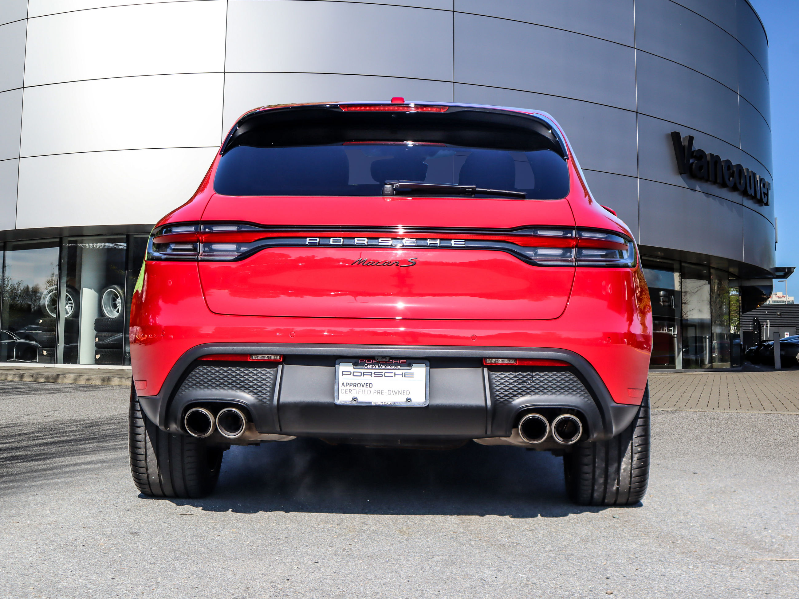 Porsche Macan  2023 à Vancouver, Colombie-Britannique