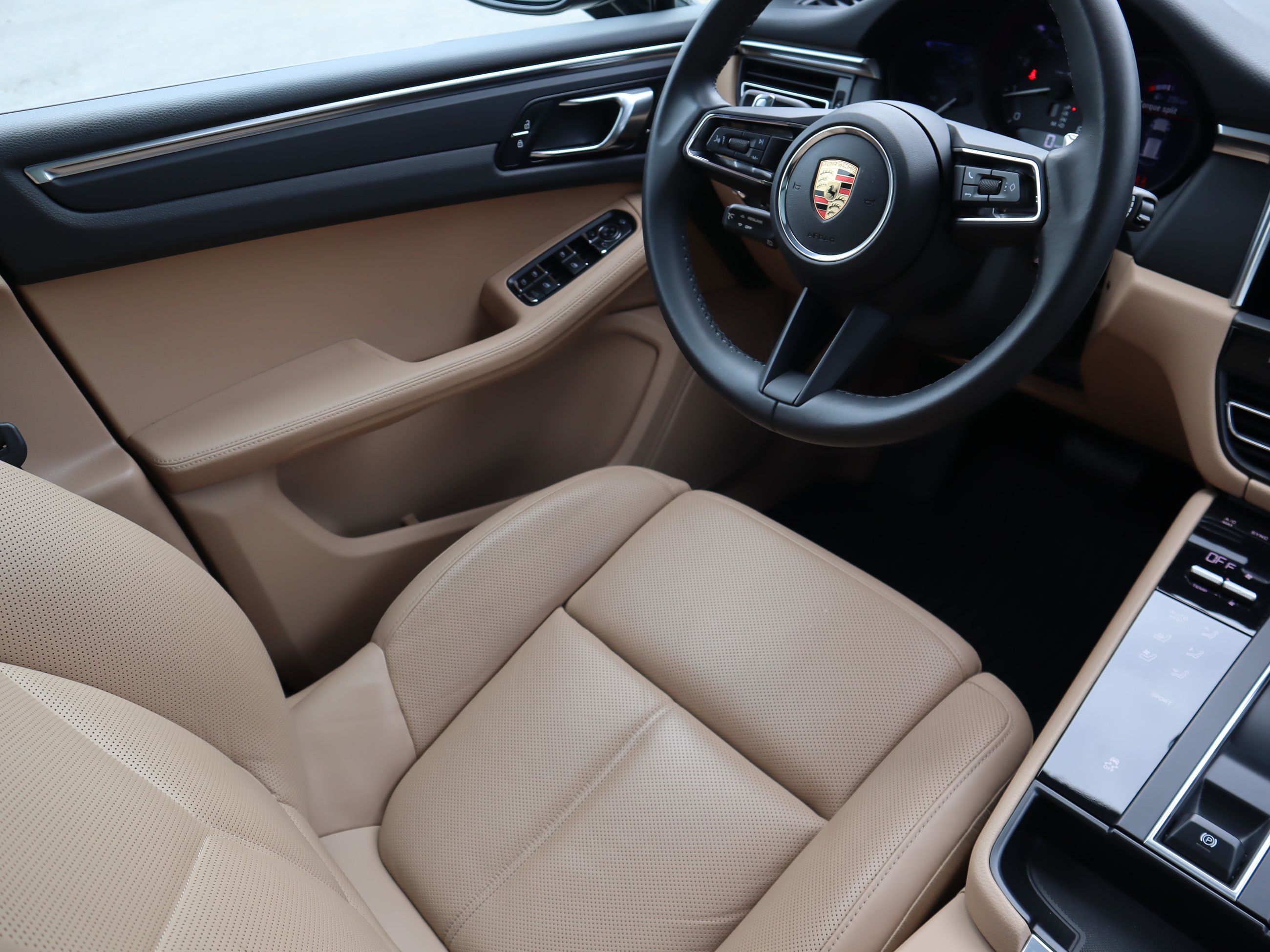 2023 Porsche Macan in Vancouver, British Columbia