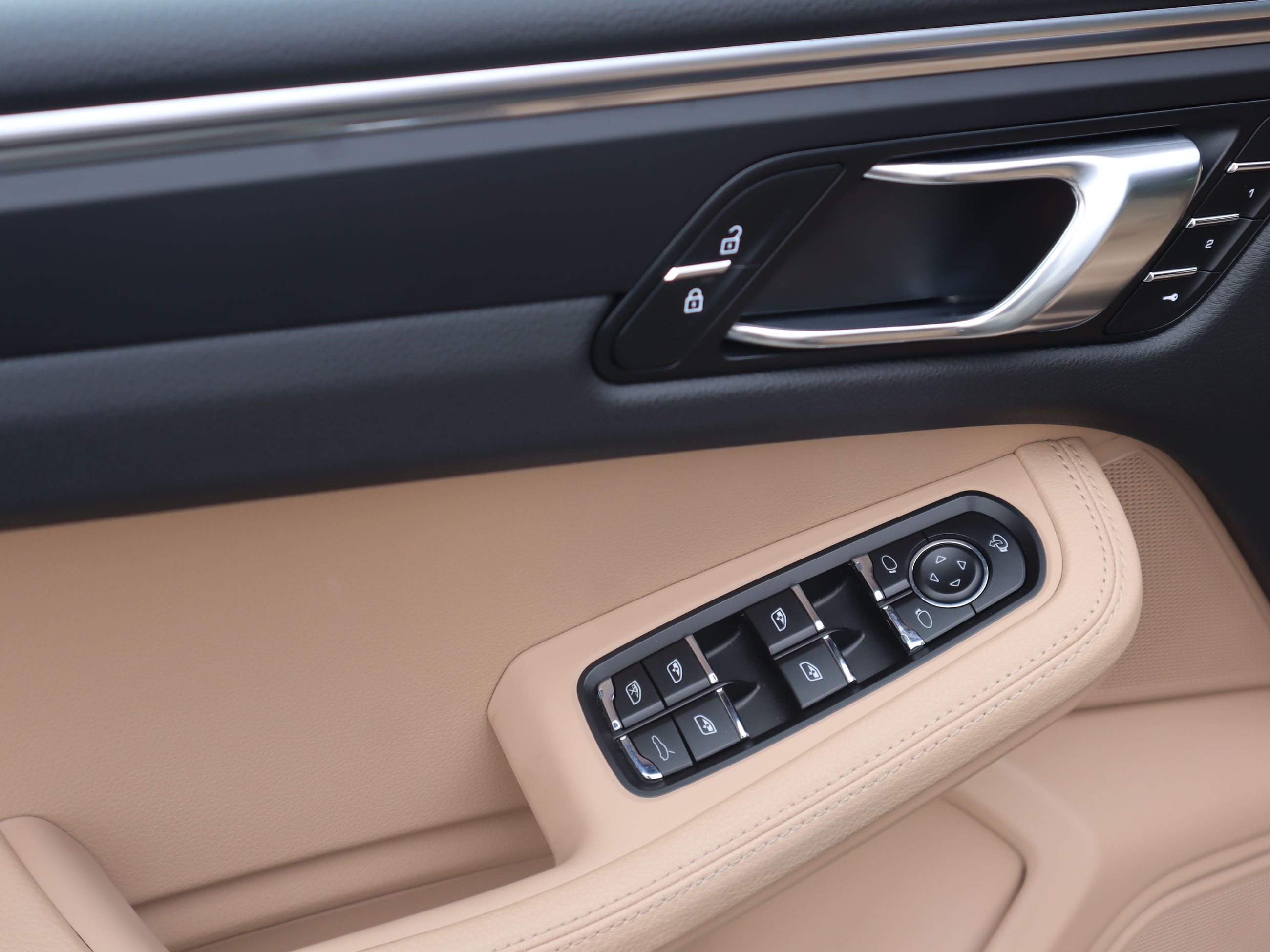 2023 Porsche Macan in Vancouver, British Columbia