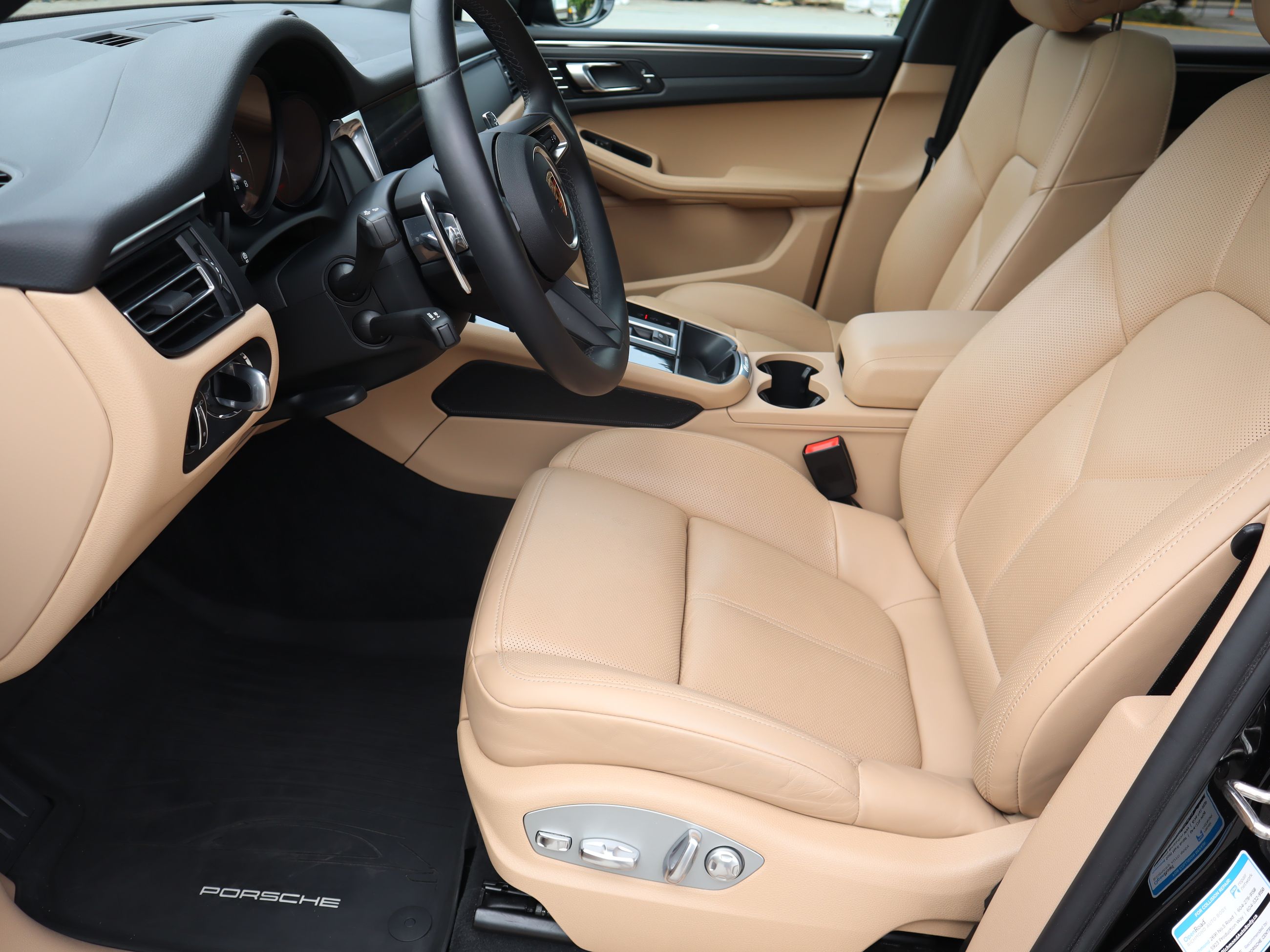 2023 Porsche Macan in Vancouver, British Columbia