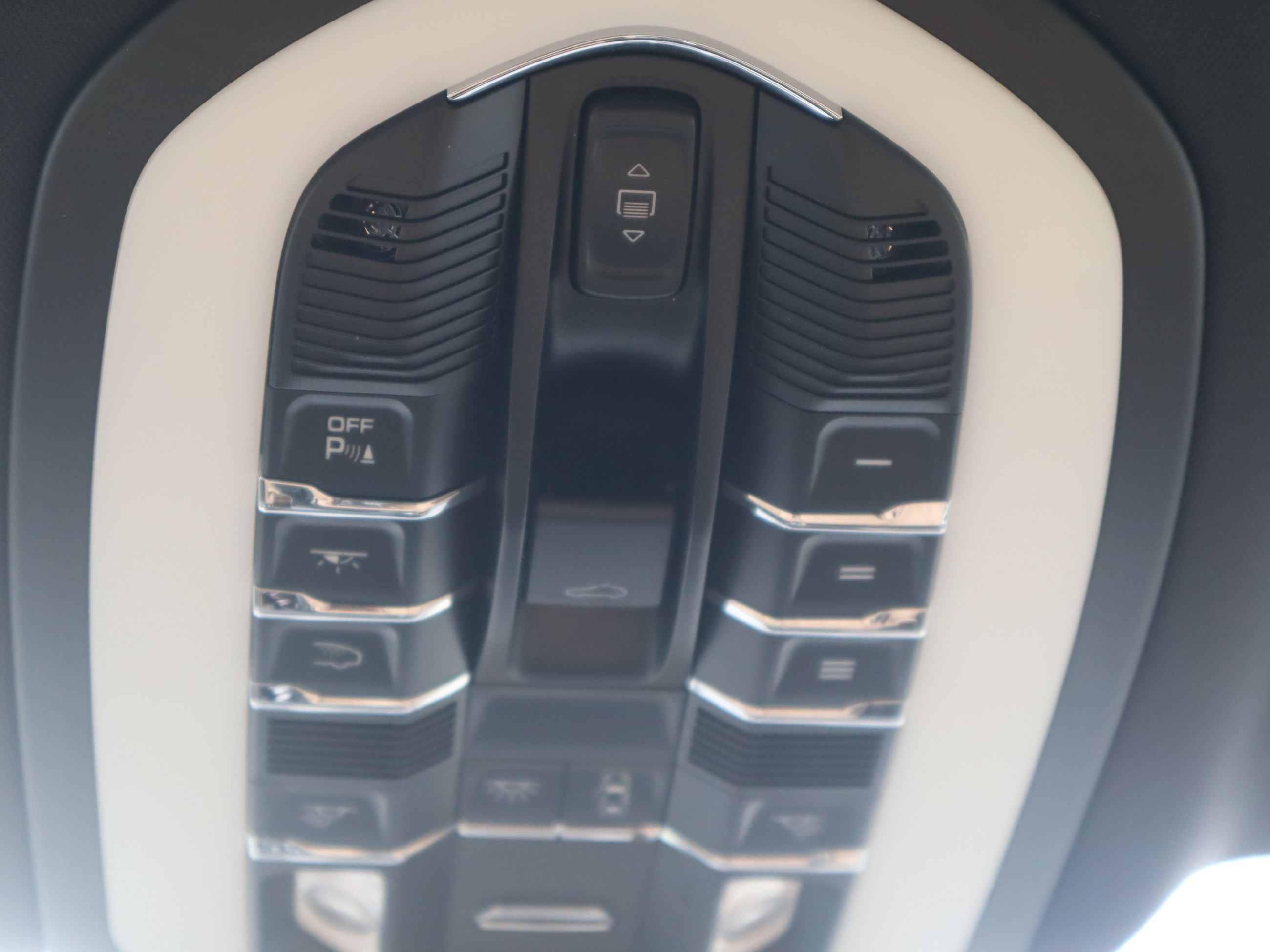 2023 Porsche Macan in Vancouver, British Columbia