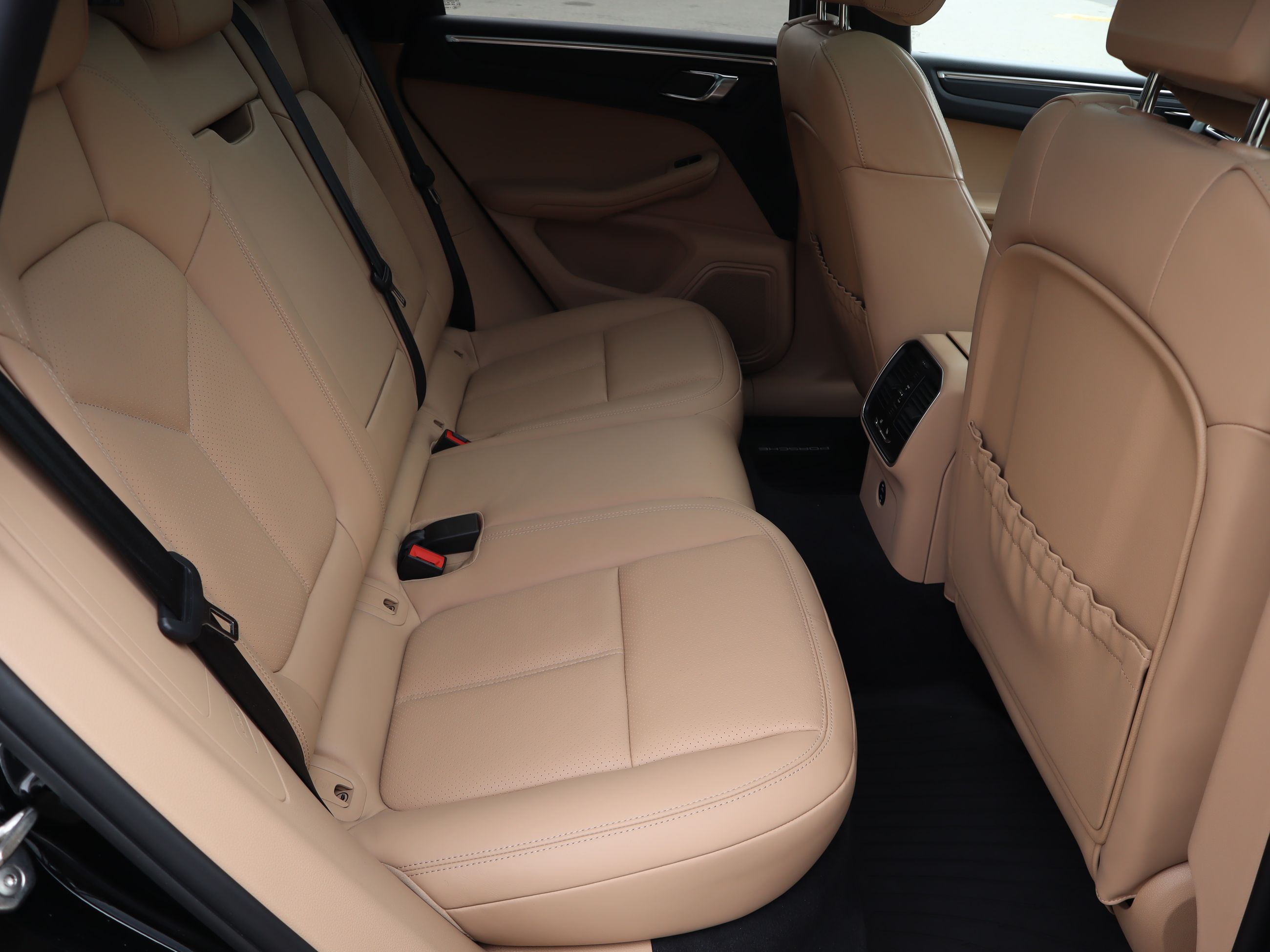 2023 Porsche Macan in Vancouver, British Columbia