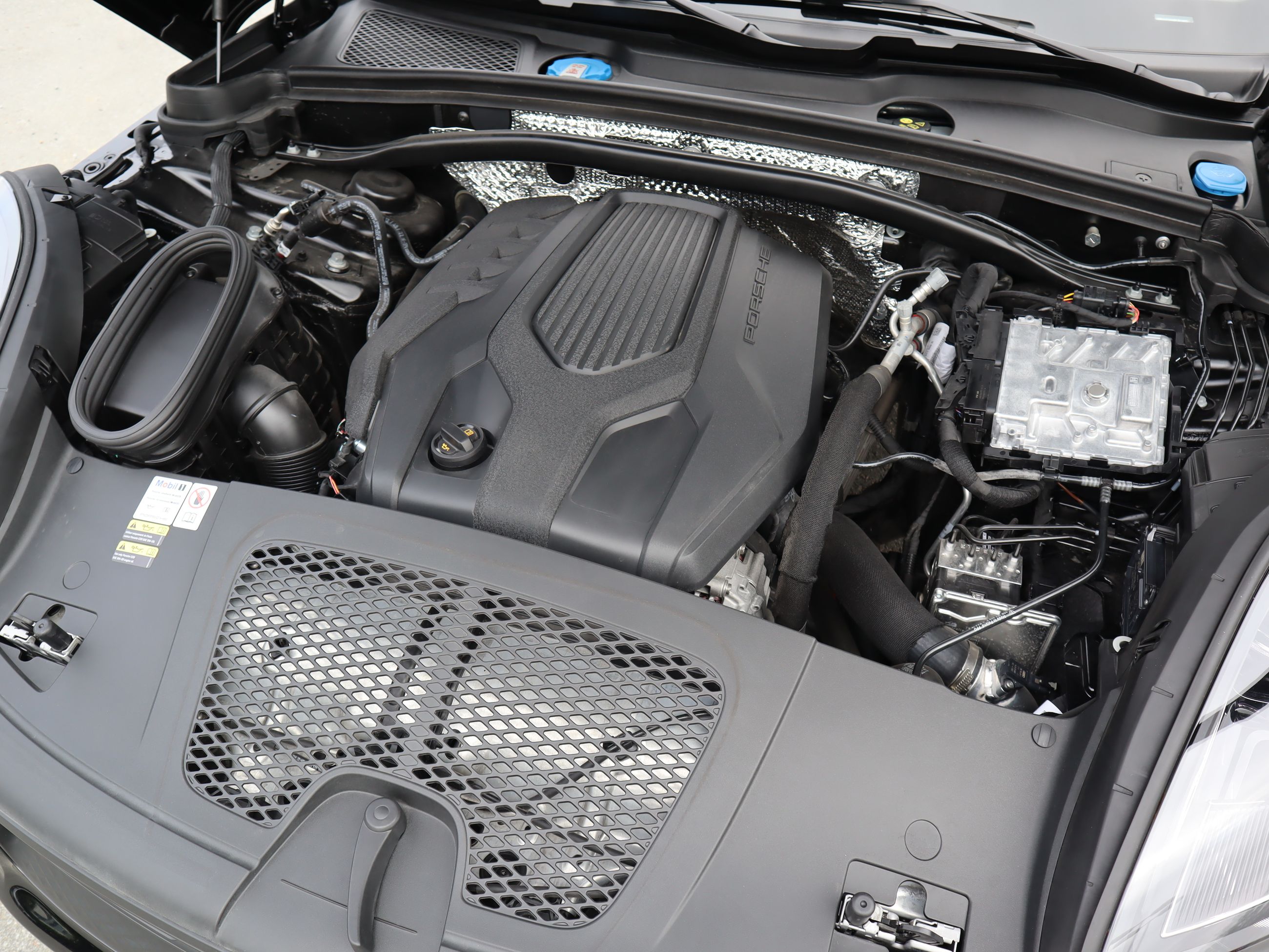 2023 Porsche Macan in Vancouver, British Columbia