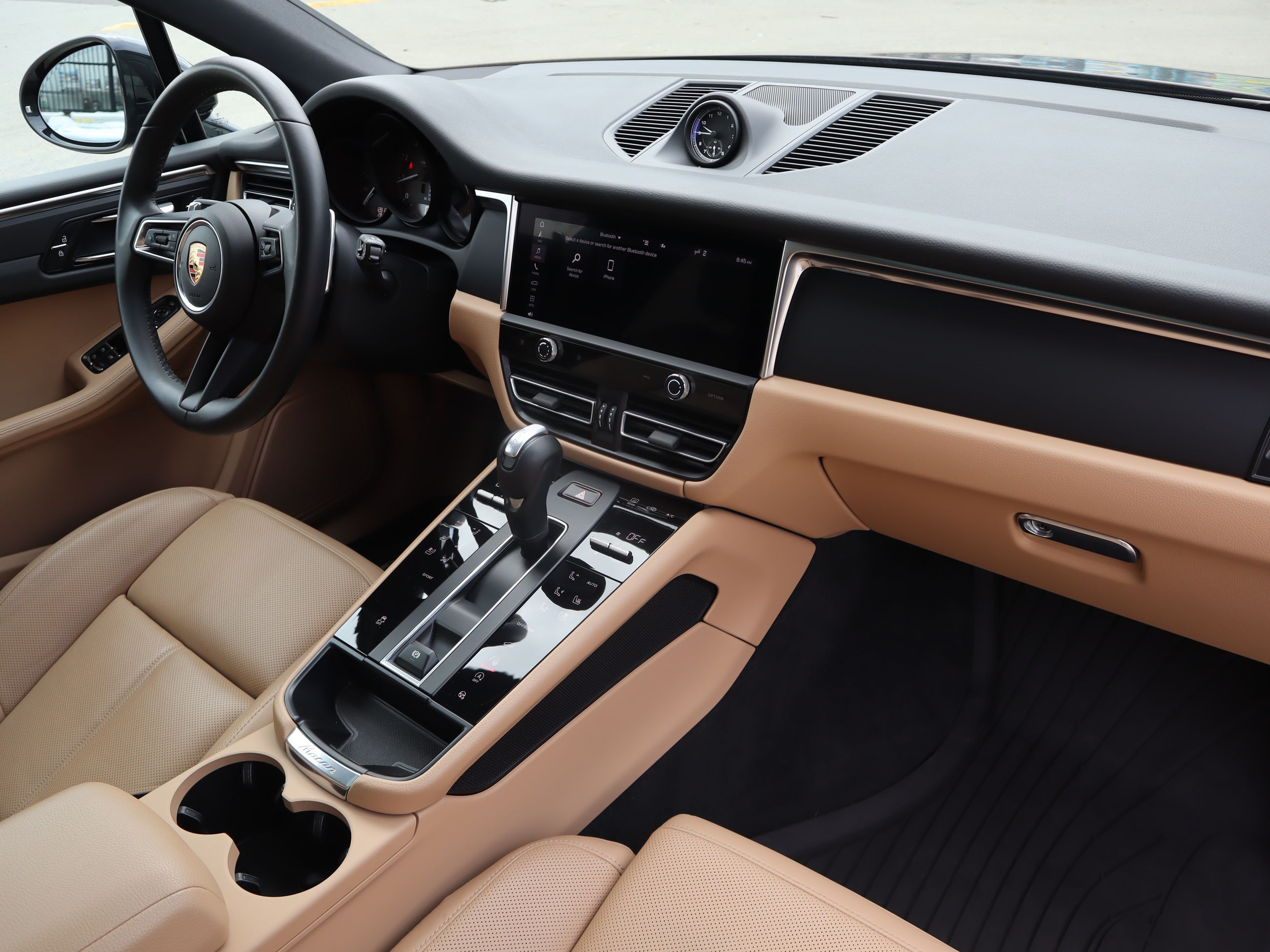2023 Porsche Macan in Vancouver, British Columbia