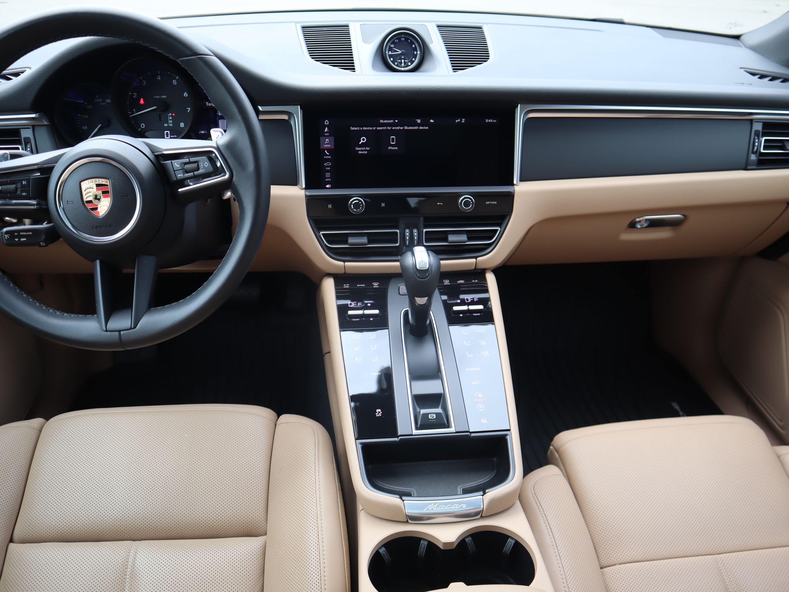 2023 Porsche Macan in Vancouver, British Columbia