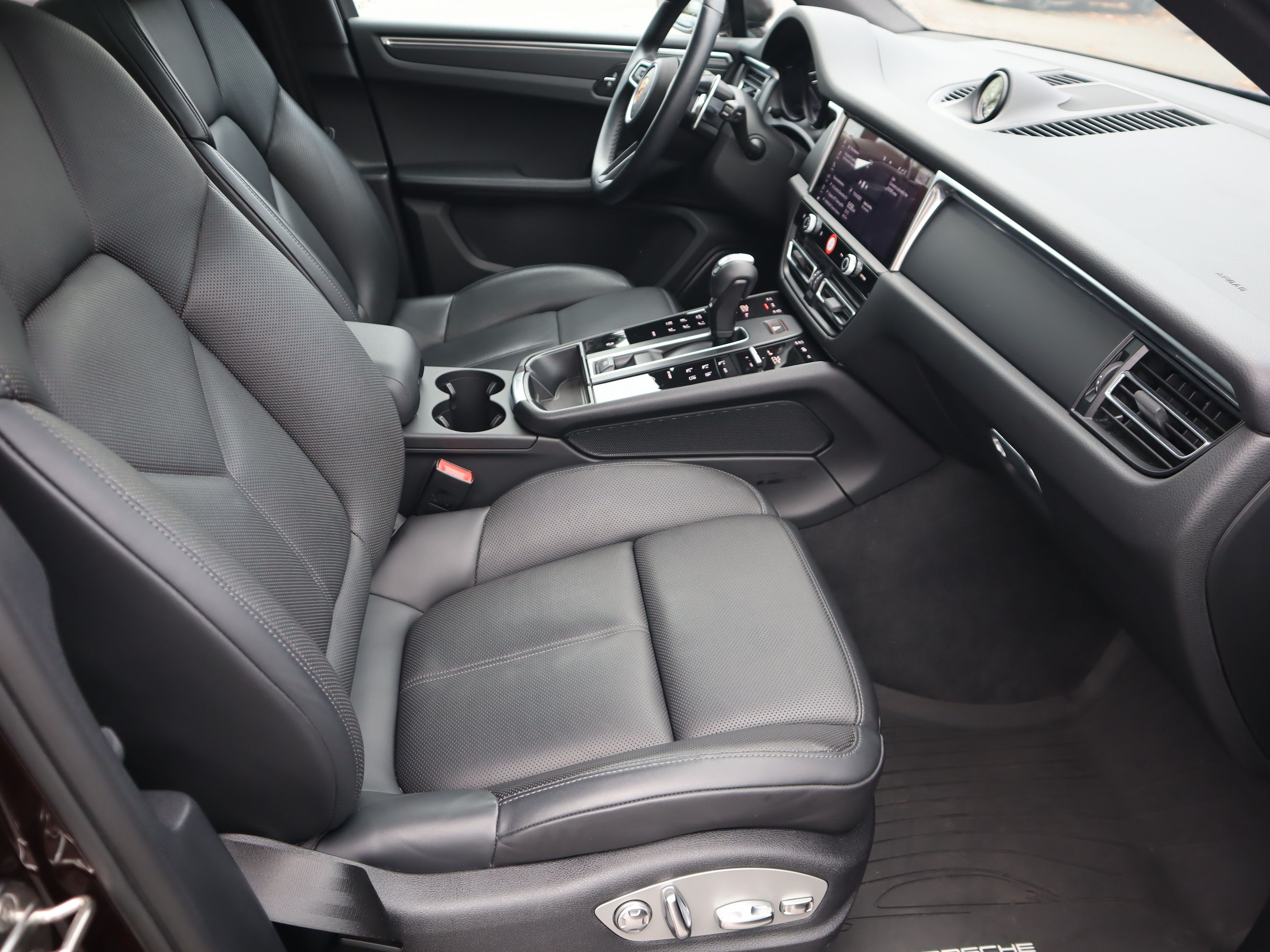 Porsche Macan  2023 à Vancouver, Colombie-Britannique