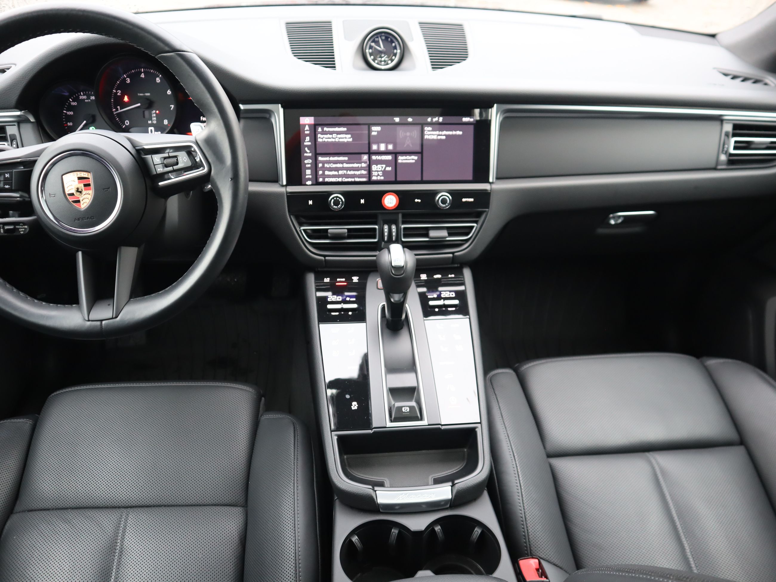 Porsche Macan  2023 à Vancouver, Colombie-Britannique